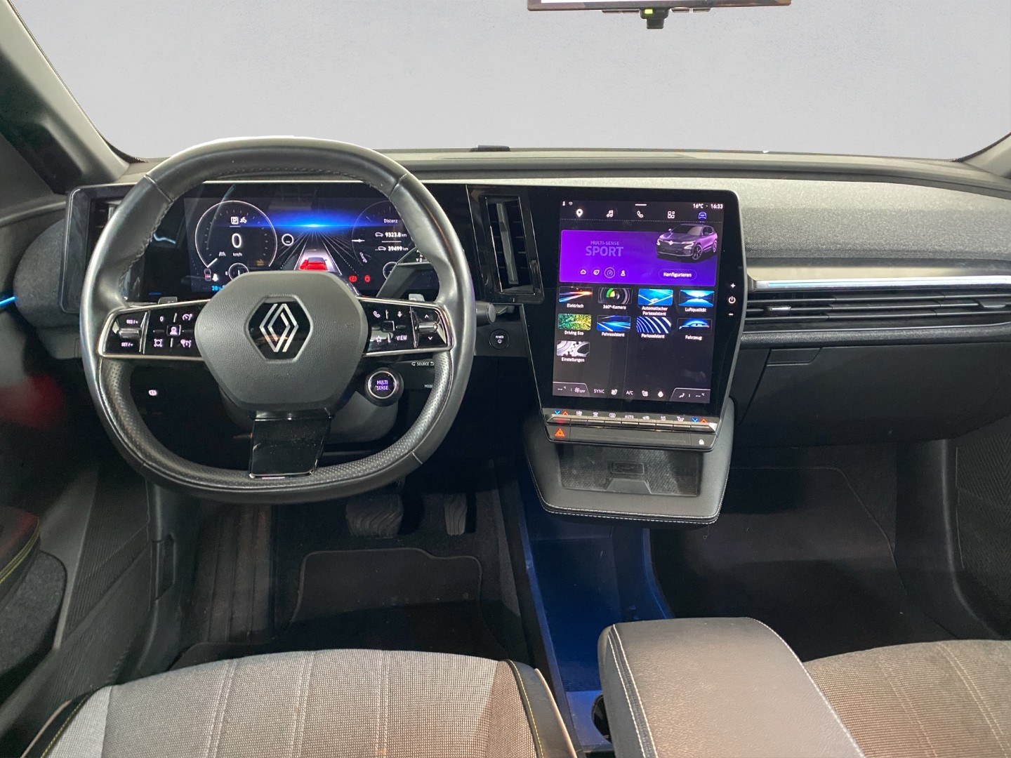 RENAULT Mégane E-TECH EV60 Techno-image-11
