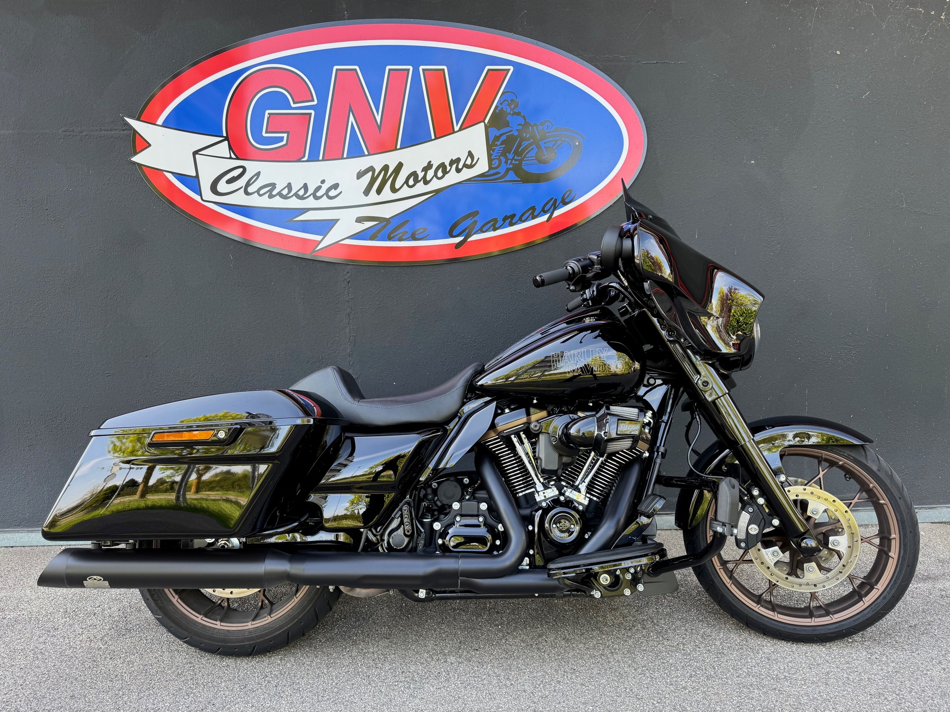 HARLEY-DAVIDSON FLHXST Street Glide ST 117
