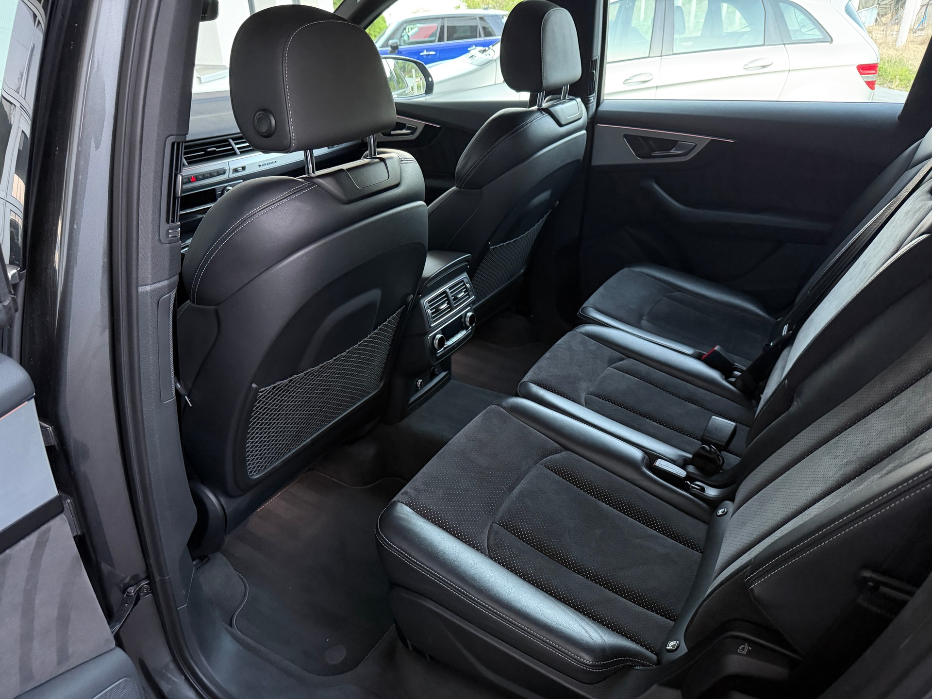 AUDI Q7 50 TDI quattro tiptronic-image-9