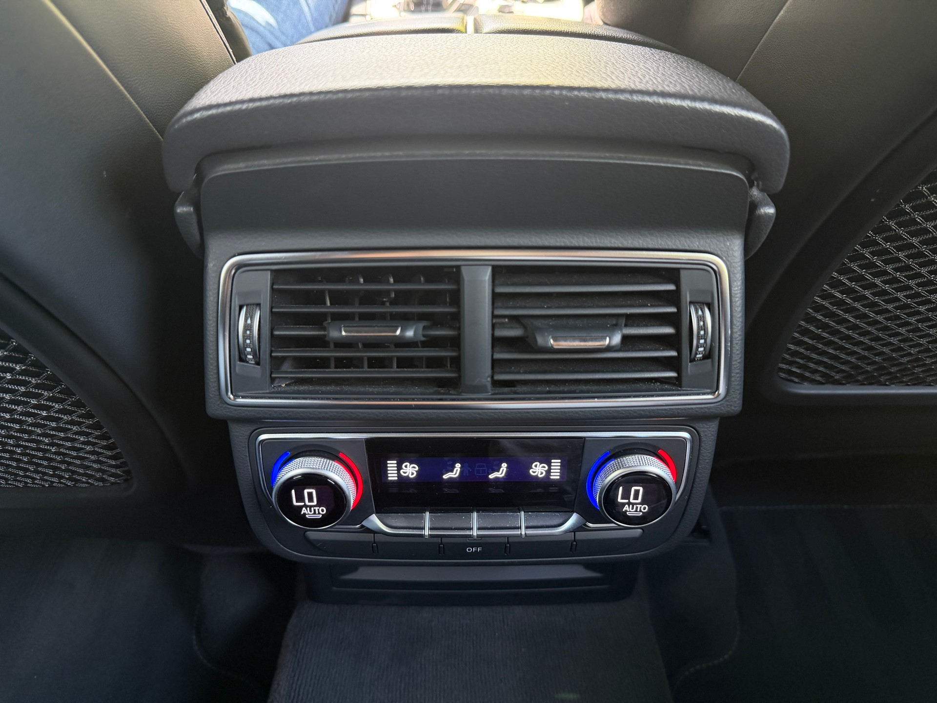 AUDI Q7 50 TDI quattro tiptronic-image-15