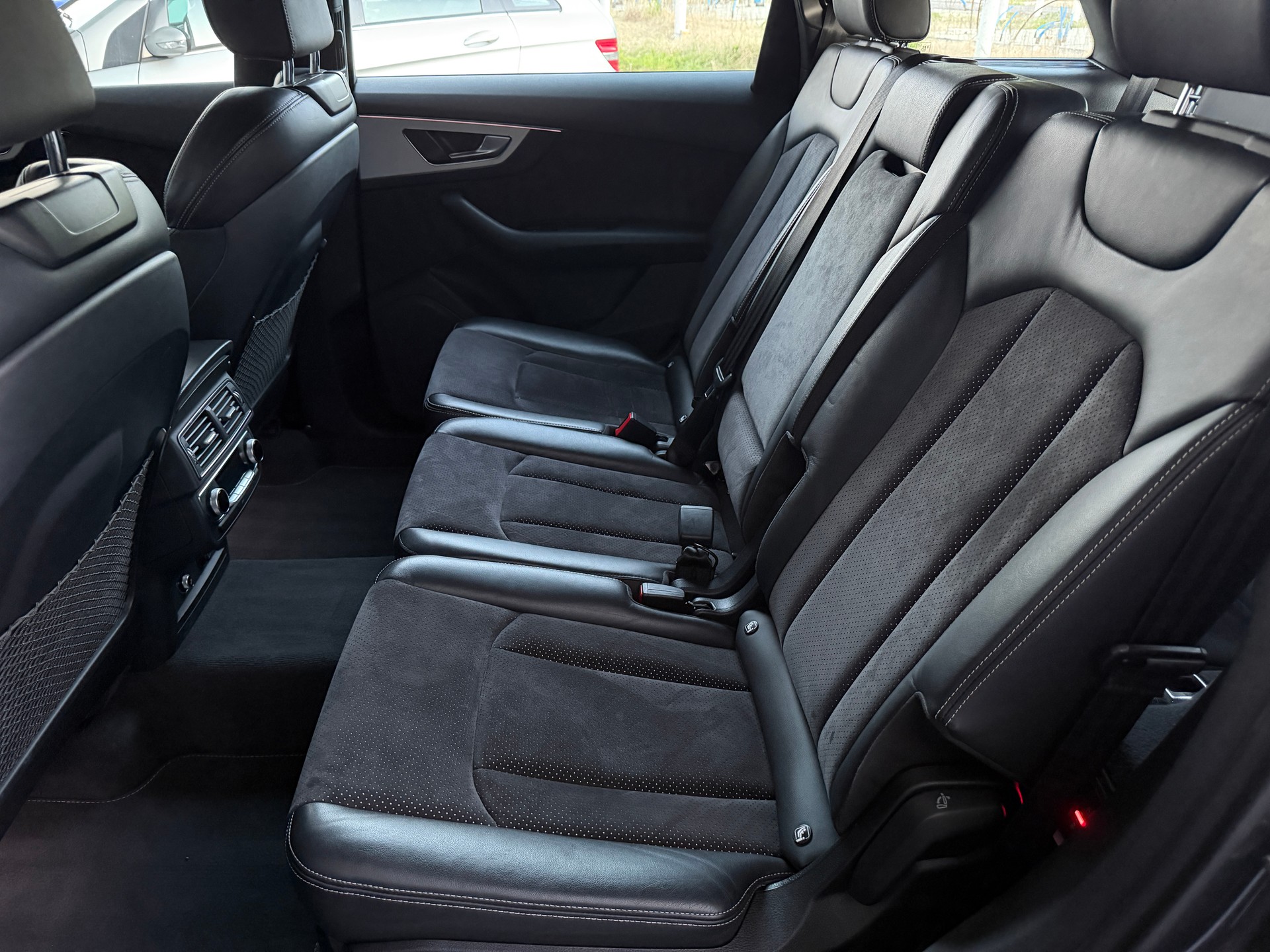 AUDI Q7 50 TDI quattro tiptronic-image-10