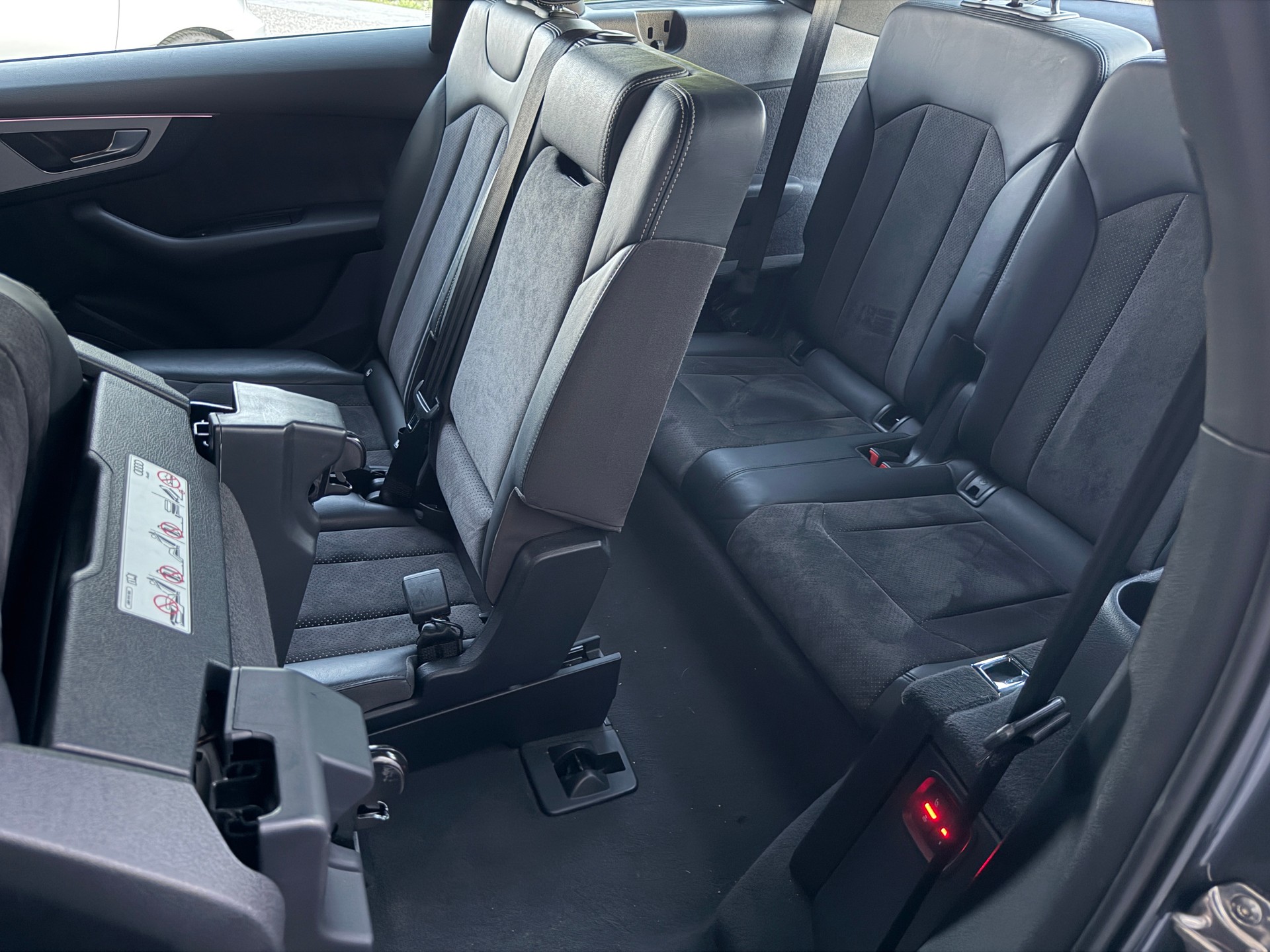 AUDI Q7 50 TDI quattro tiptronic-image-12