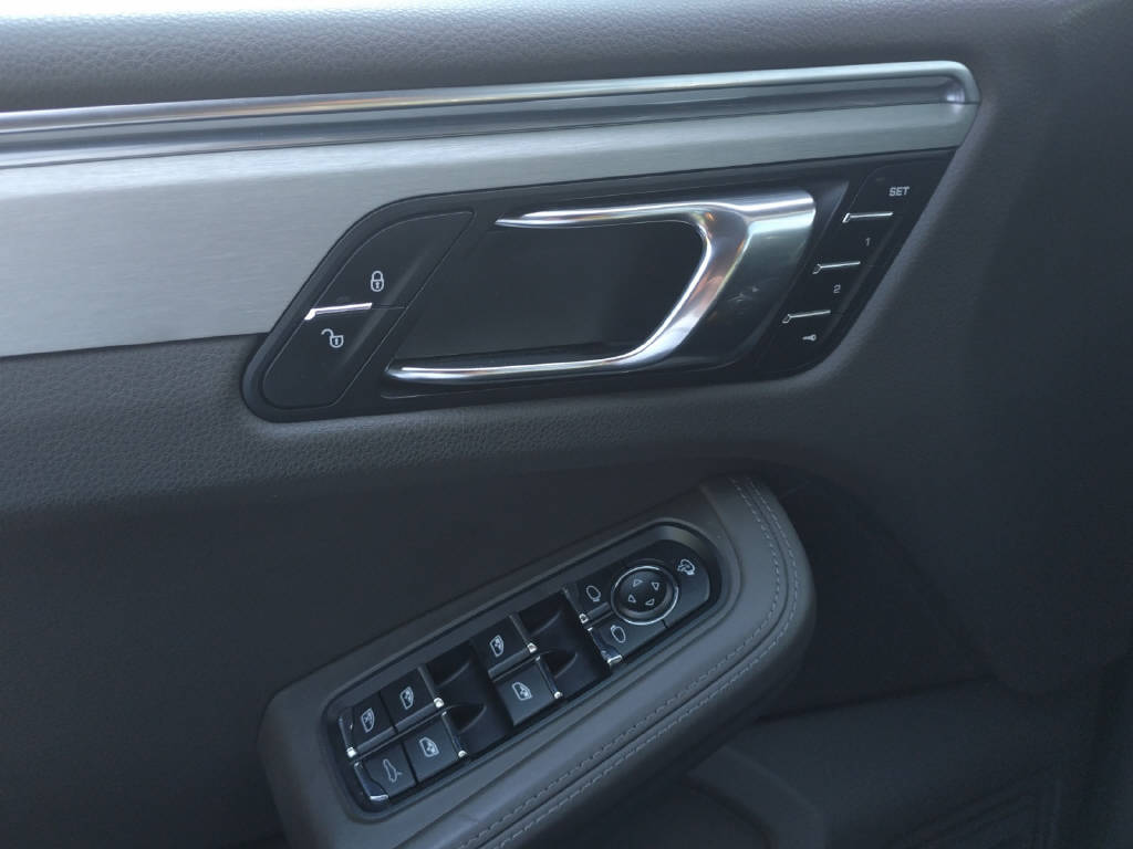PORSCHE Macan 3.6 V6 Turbo-image-16