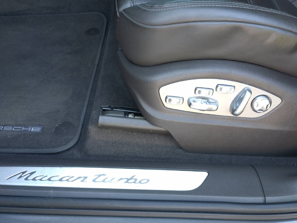 PORSCHE Macan 3.6 V6 Turbo-image-18