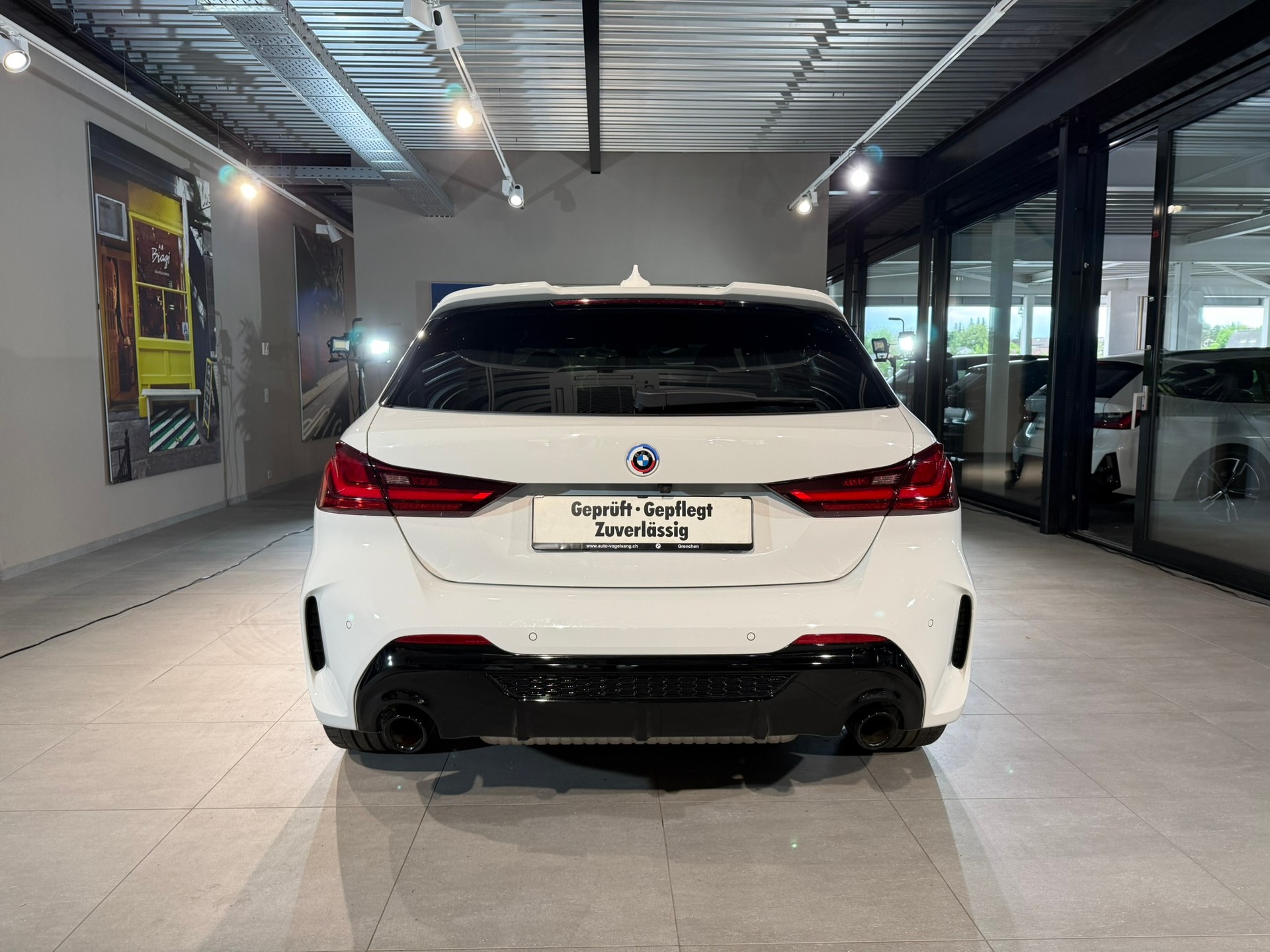 BMW M135i xDrive Steptronic-image-5