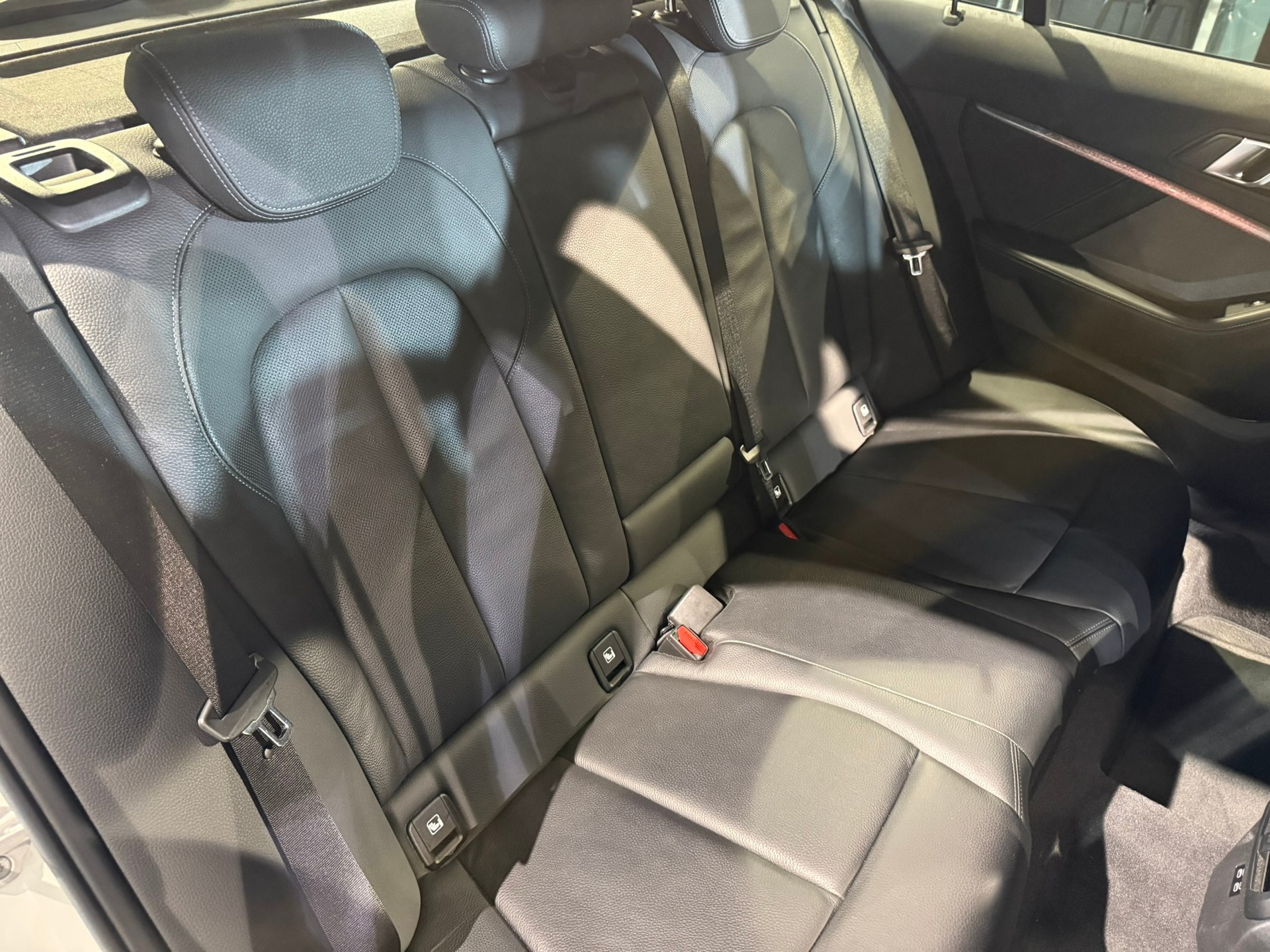 BMW M135i xDrive Steptronic-image-18