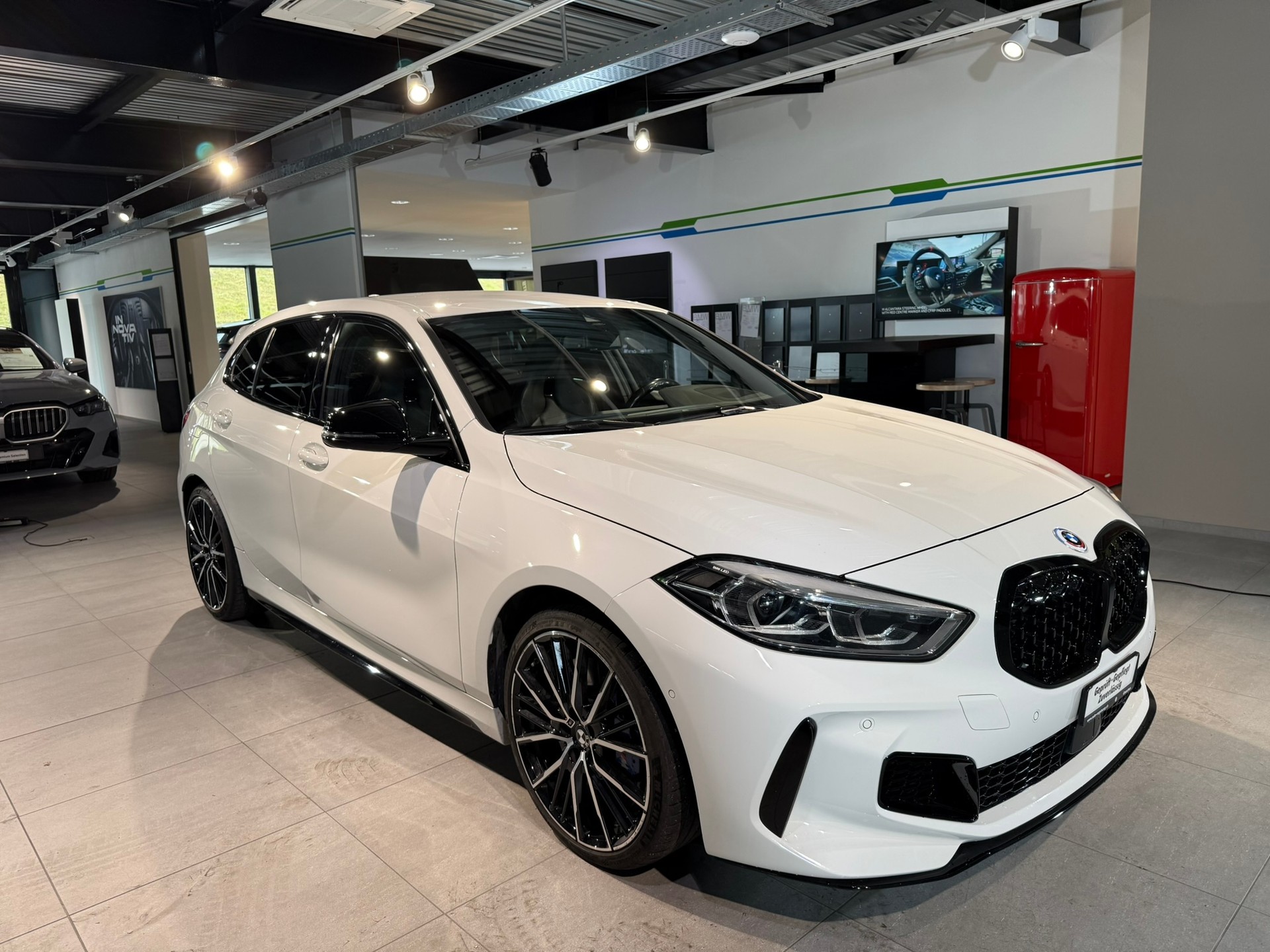 BMW M135i xDrive Steptronic-image-0
