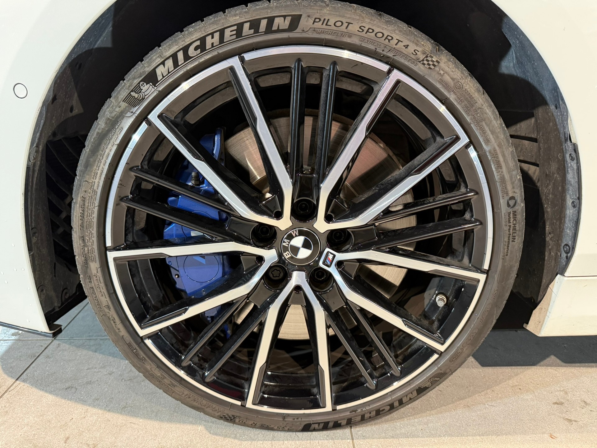 BMW M135i xDrive Steptronic-image-11