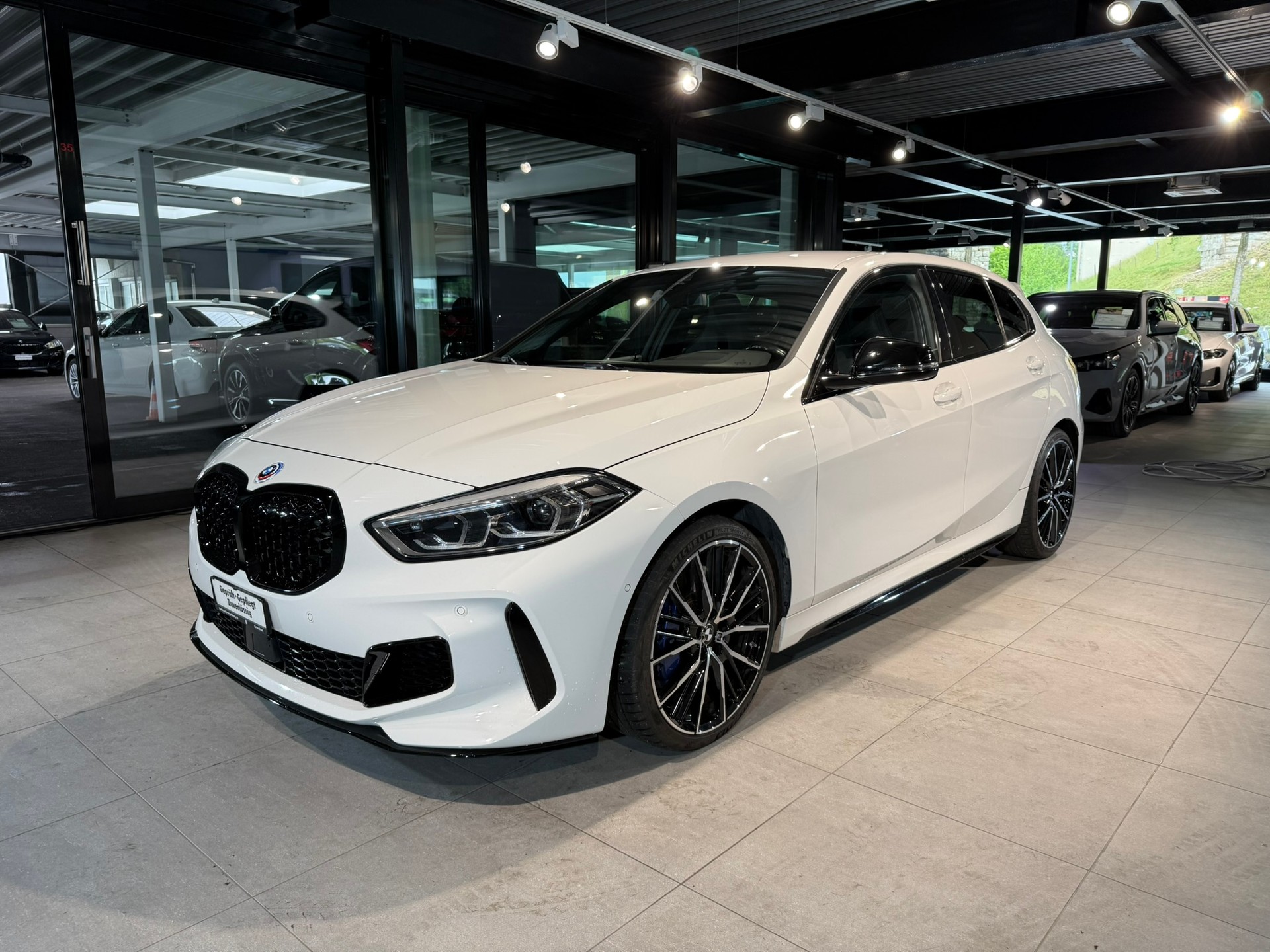BMW M135i xDrive Steptronic-image-2