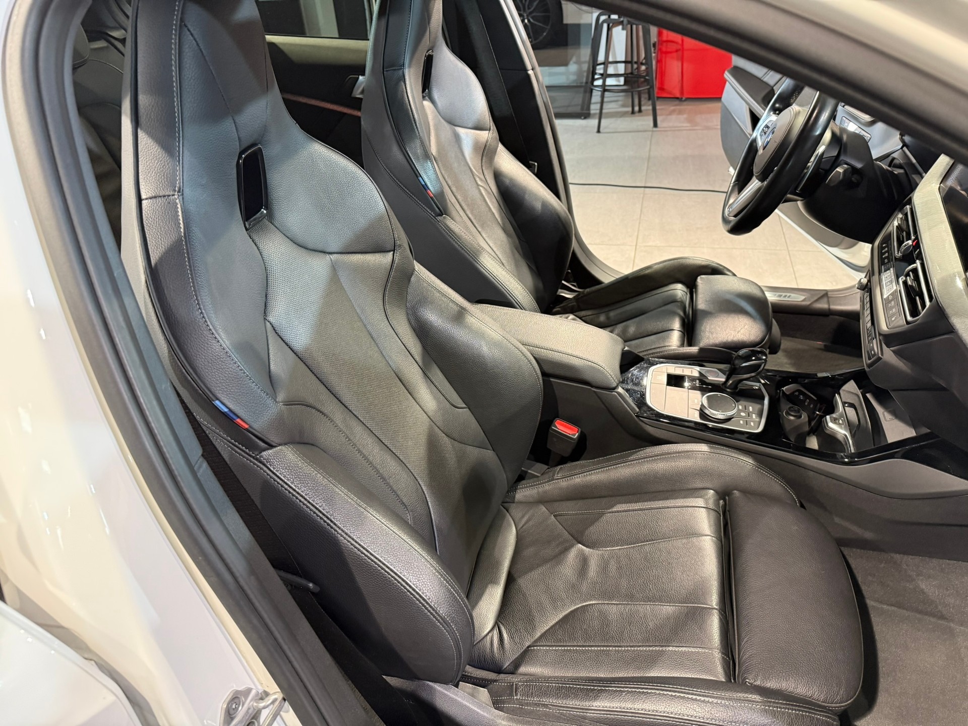 BMW M135i xDrive Steptronic-image-17