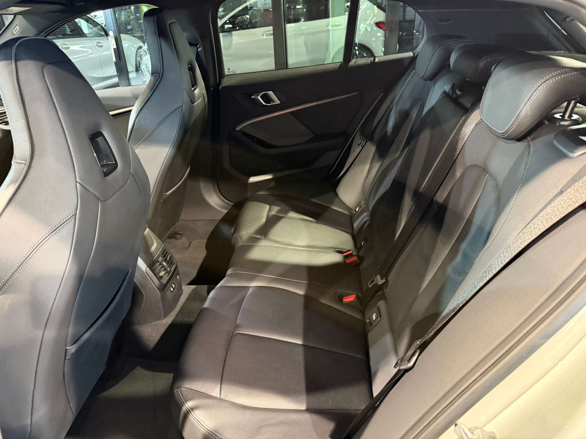 BMW M135i xDrive Steptronic-image-13