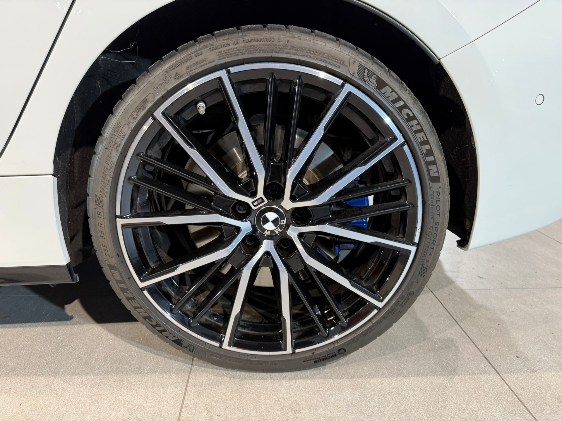 BMW M135i xDrive Steptronic-image-10