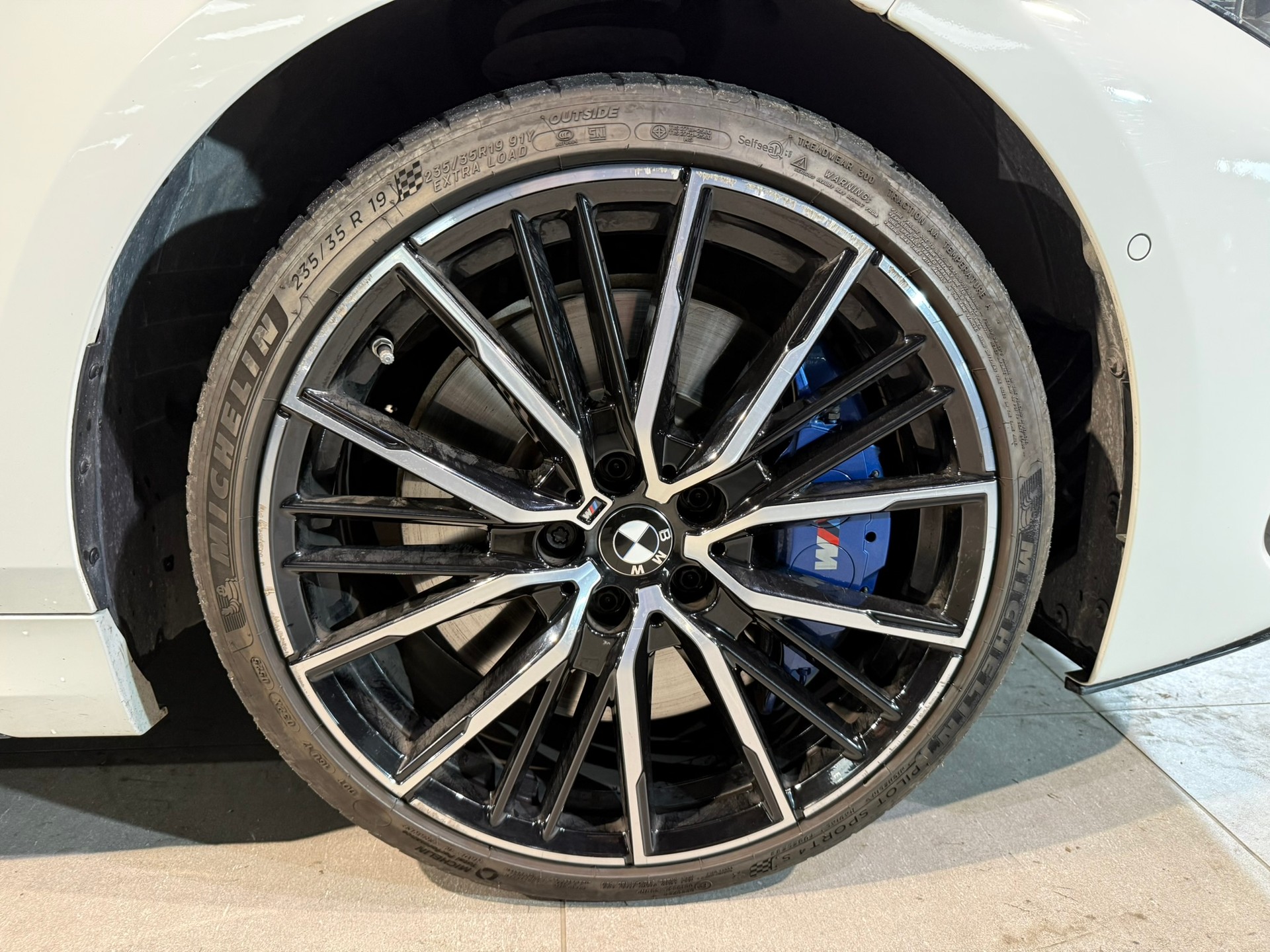 BMW M135i xDrive Steptronic-image-8
