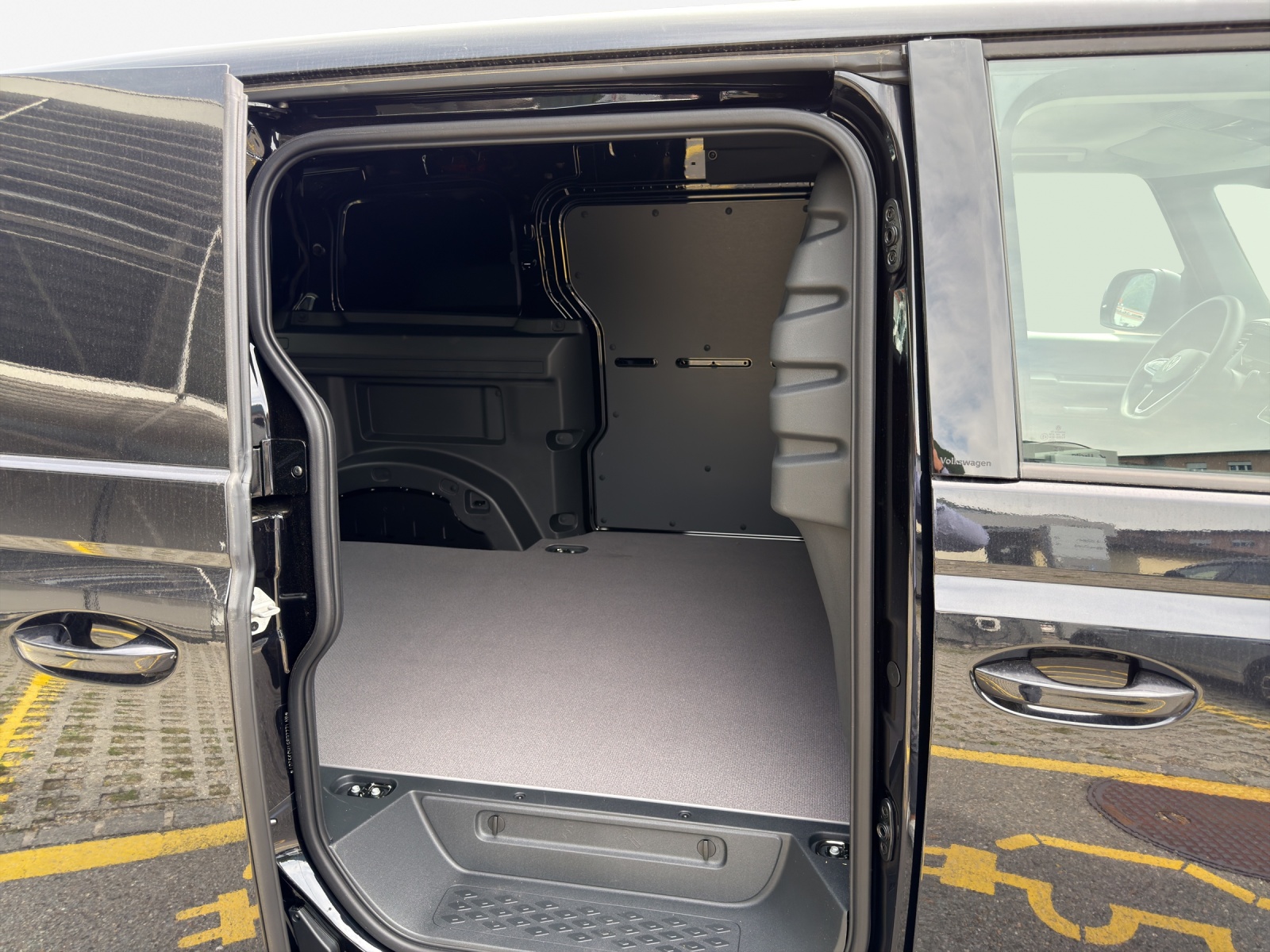 VW ID. Buzz Cargo Pro-image-11