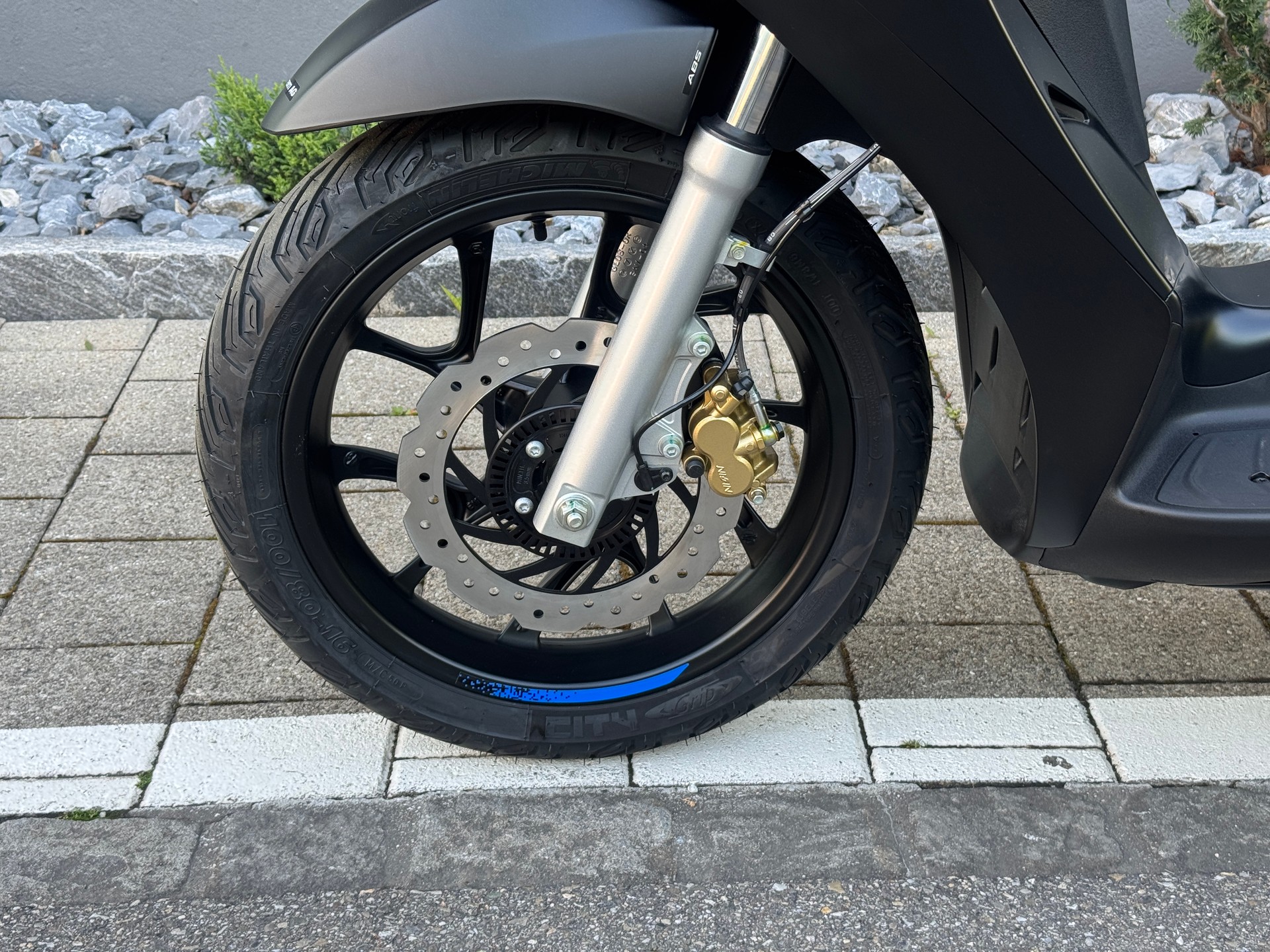 PIAGGIO Medley 125 Sport E5+-showroom-element-3