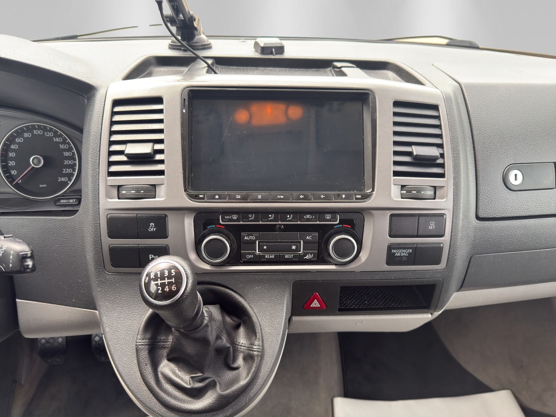 VW T5 California 2.0 Bi-TDI Beach 4Motion-image-10