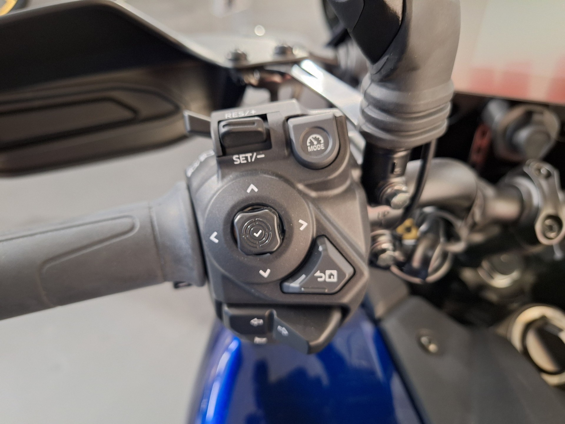 YAMAHA Tracer 9 GT+ Y-AMT-showroom-element-3