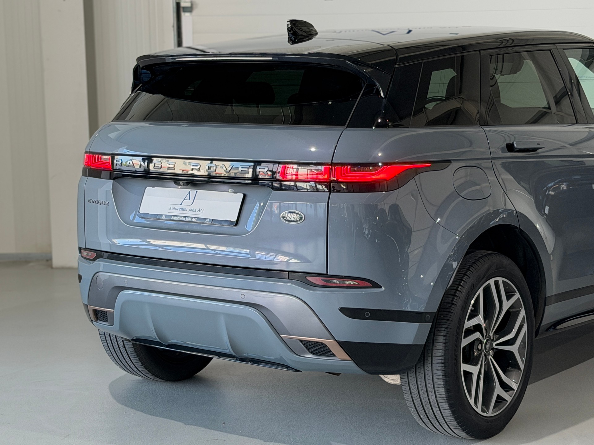 LAND ROVER Range Rover Evoque R-Dynamic First Edition P 250 HSE AT9 (CH)-image-5