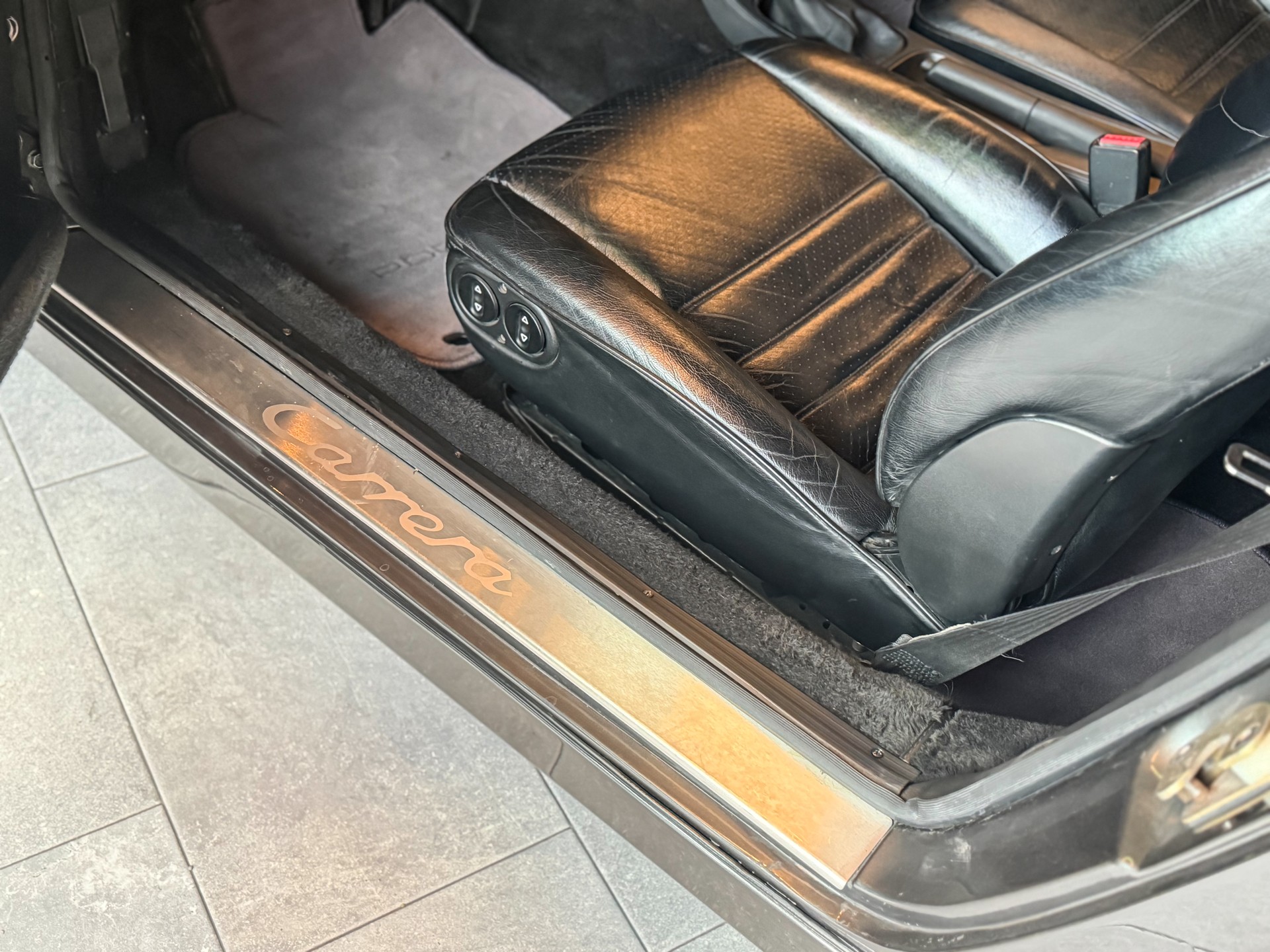 PORSCHE 911 Carrera 2-image-8