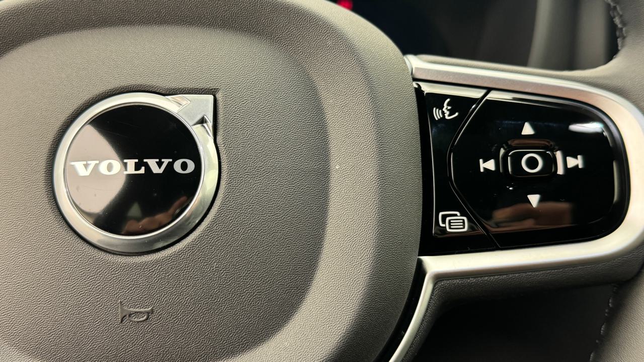 VOLVO XC60 B5 Benzin Mild Hybrid AWD Black Edition Geartronic-image-9