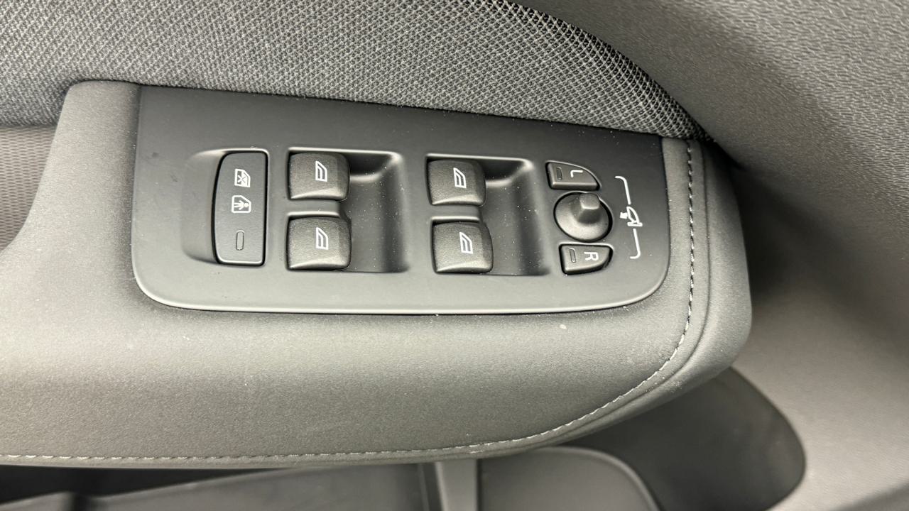 VOLVO XC60 B5 Benzin Mild Hybrid AWD Black Edition Geartronic-image-8