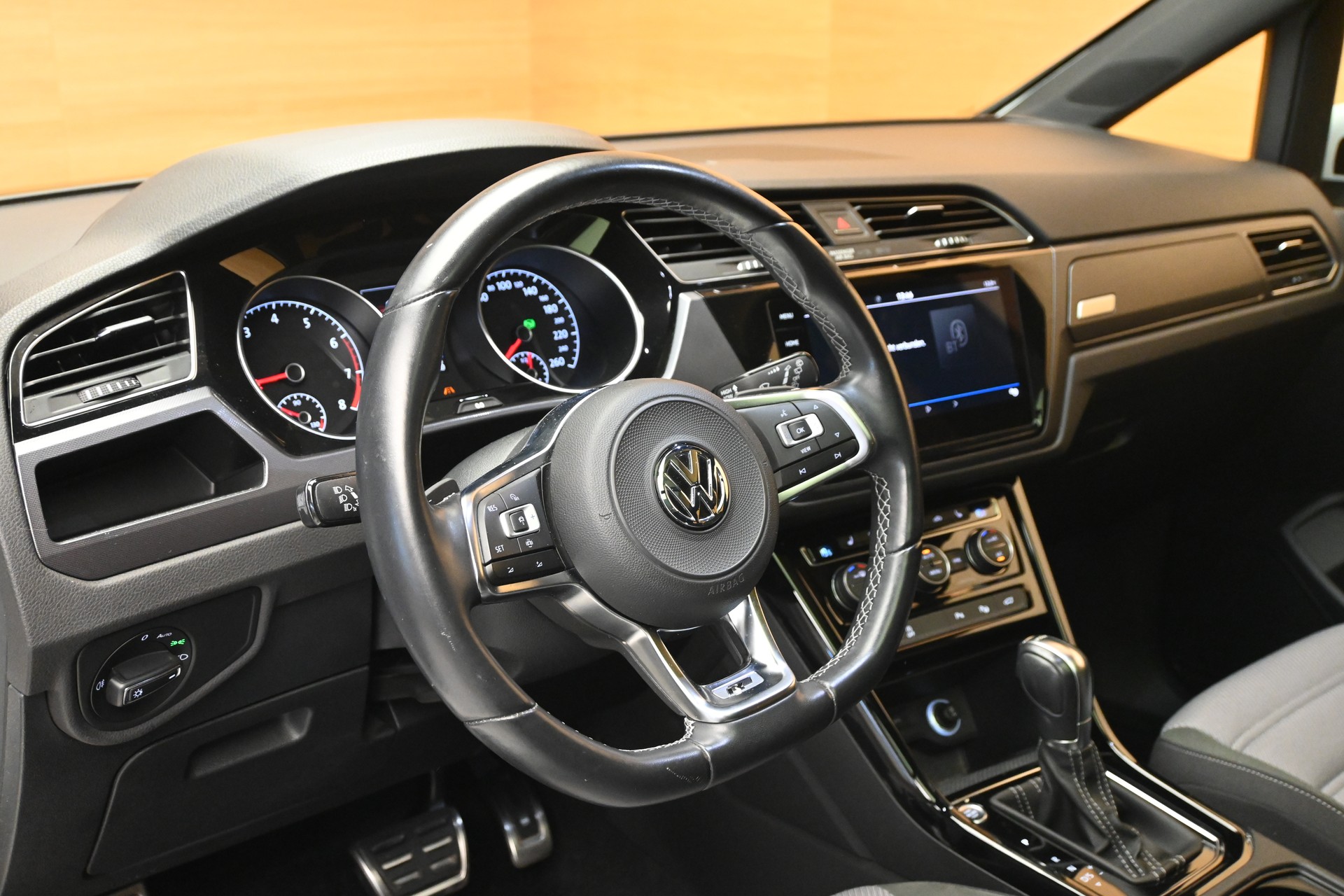 VW Touran 1.5 TSI R-Line Highline DSG *7-Plätzer*-image-8