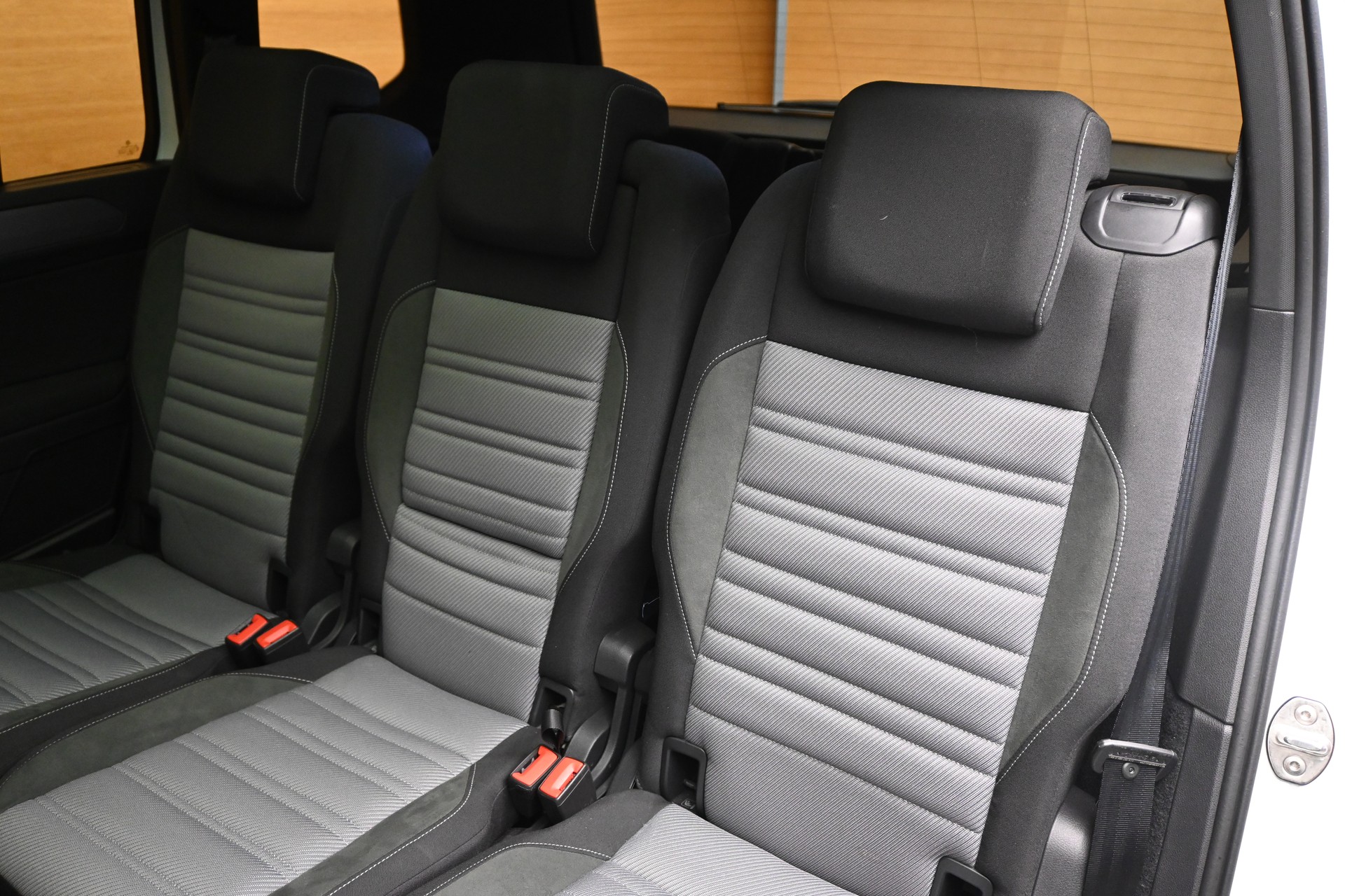 VW Touran 1.5 TSI R-Line Highline DSG *7-Plätzer*-image-6