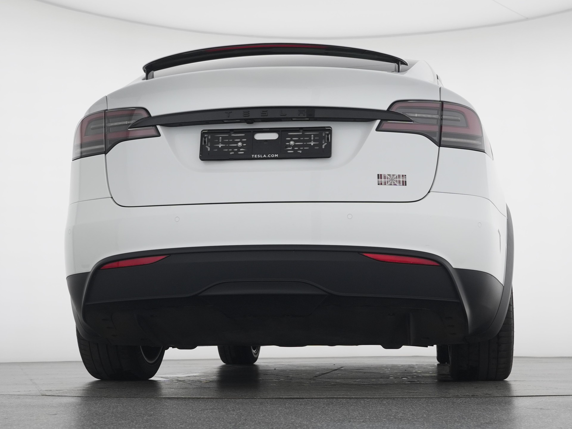 TESLA Model X Plaid-image-4