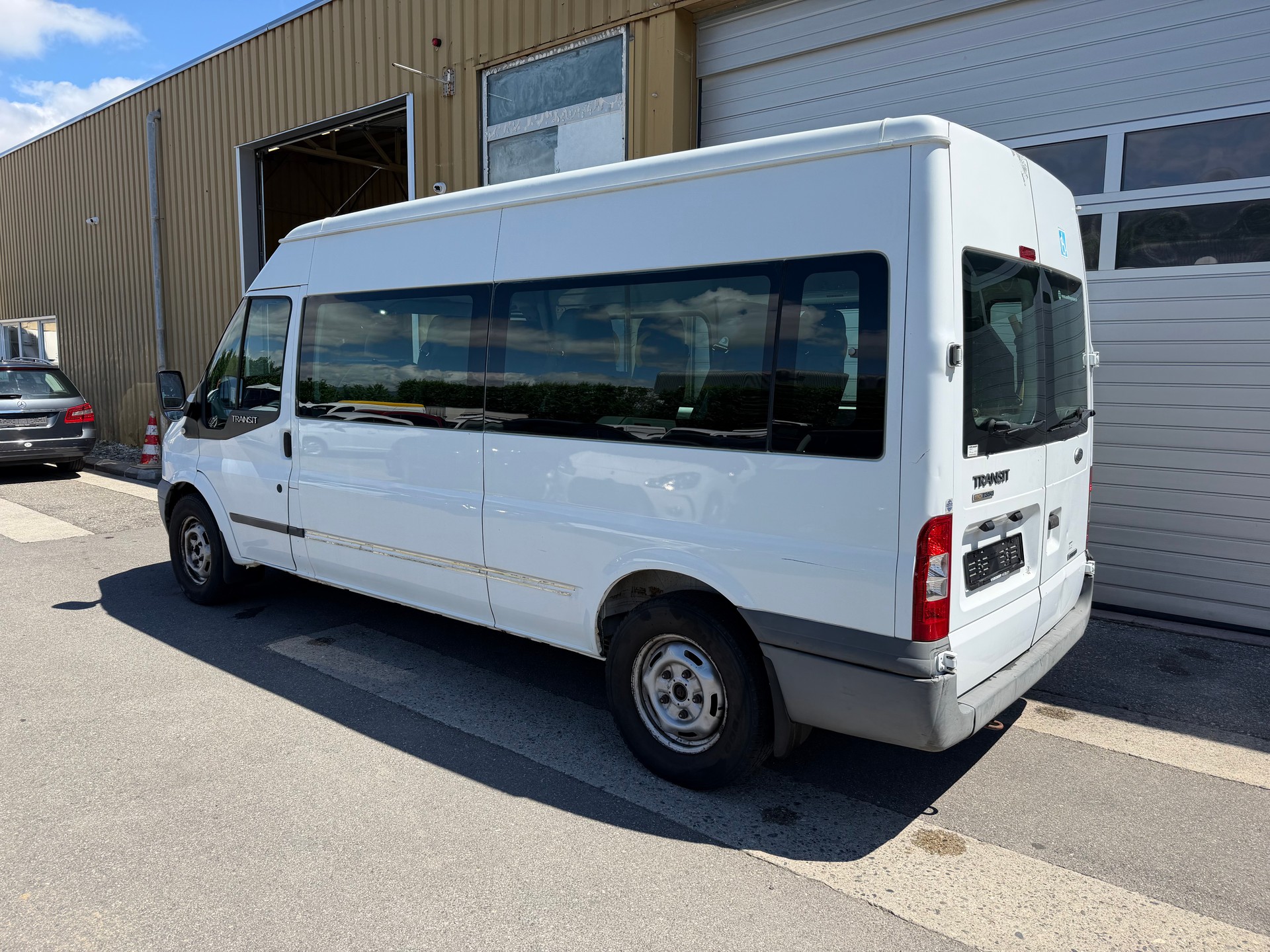 FORD Transit 2.2 TDCi 350 L Duo-image-1