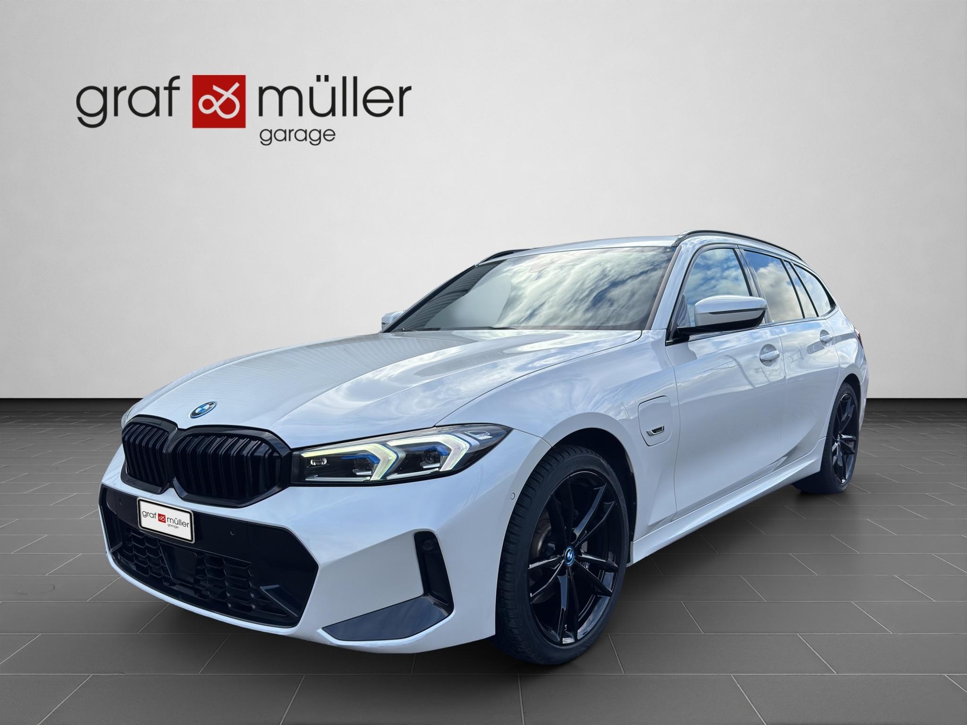 BMW 320e Touring-image-0