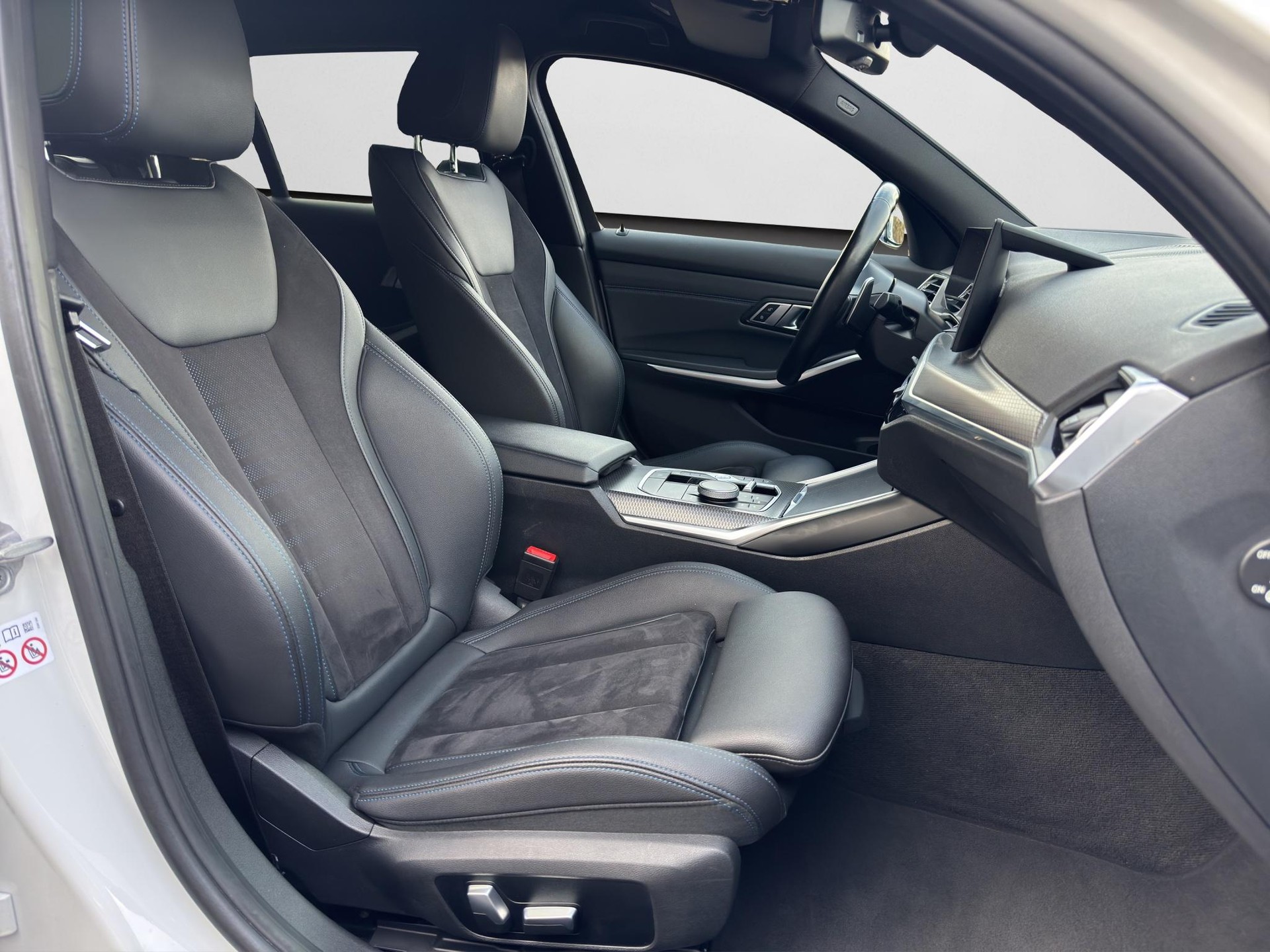 BMW 320e Touring-image-9