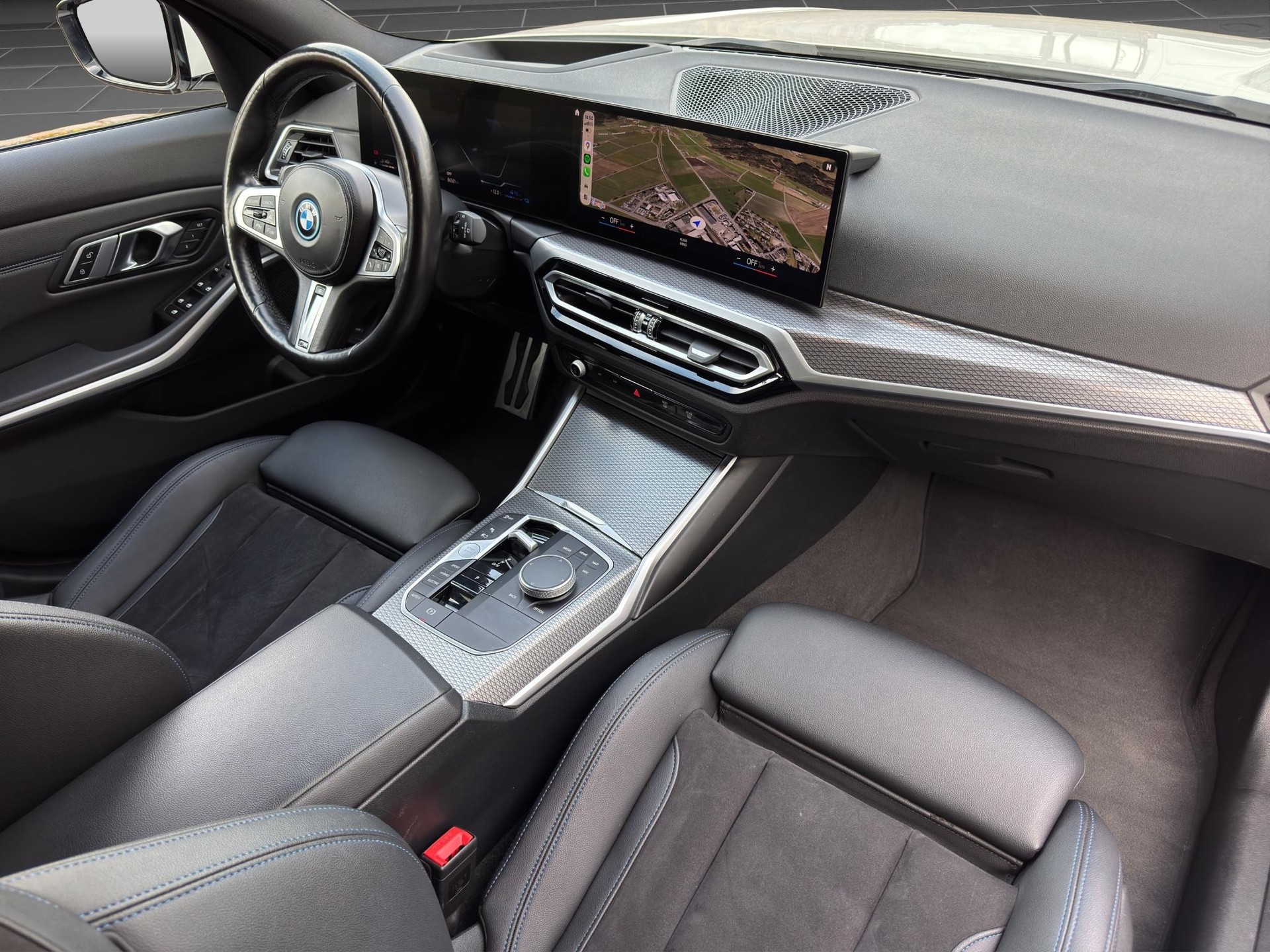BMW 320e Touring-image-8