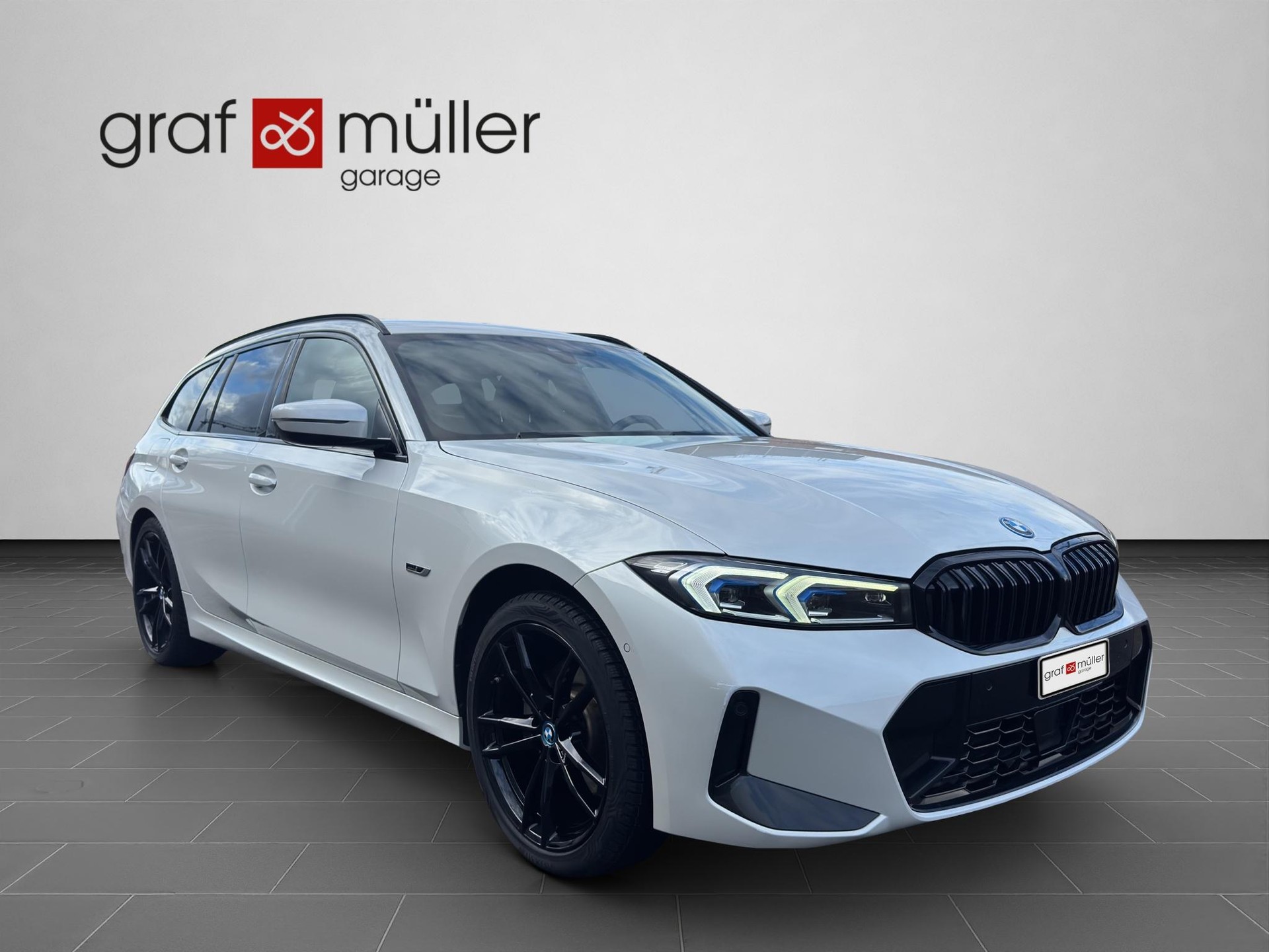 BMW 320e Touring-image-19
