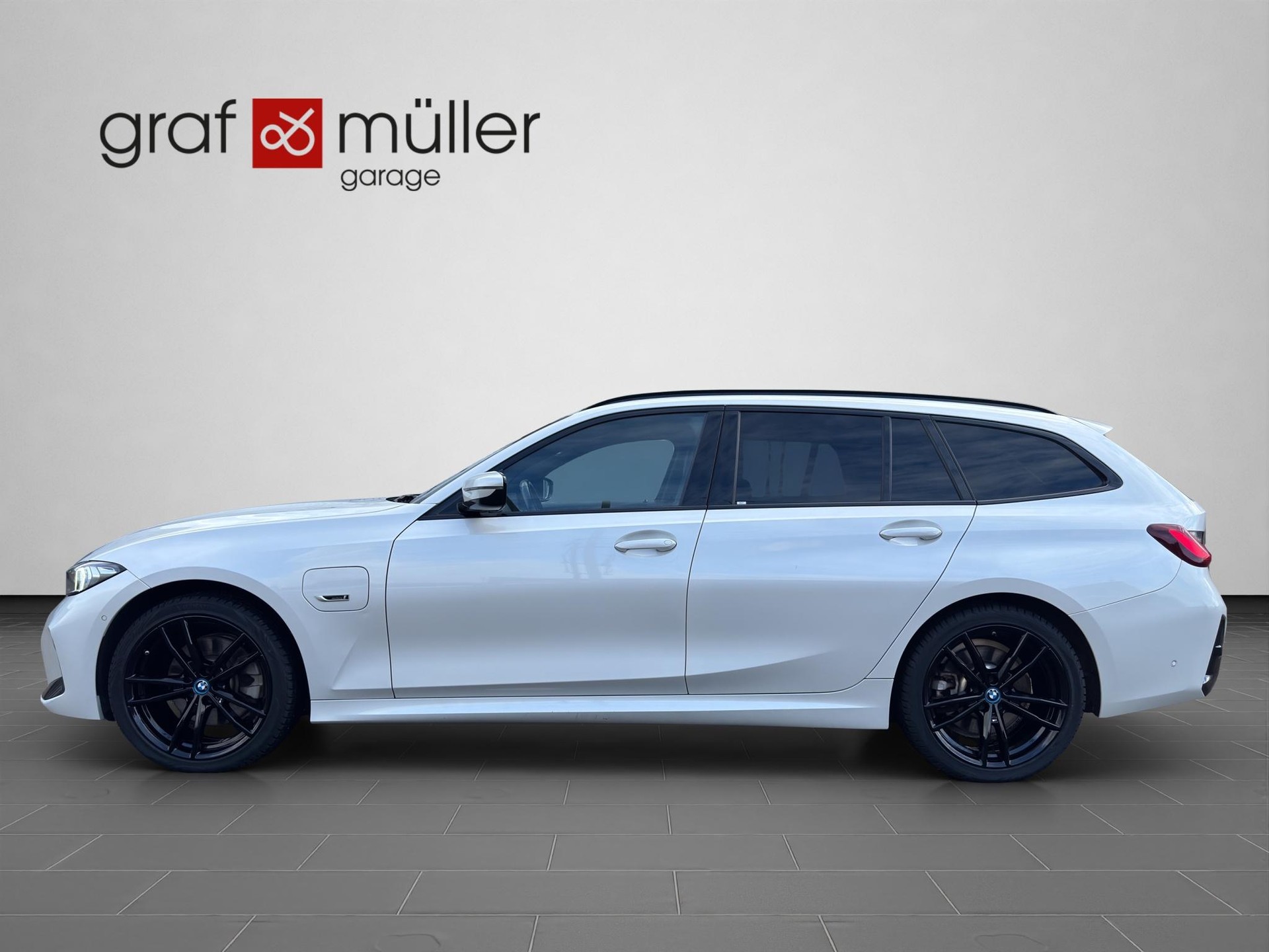 BMW 320e Touring-image-1
