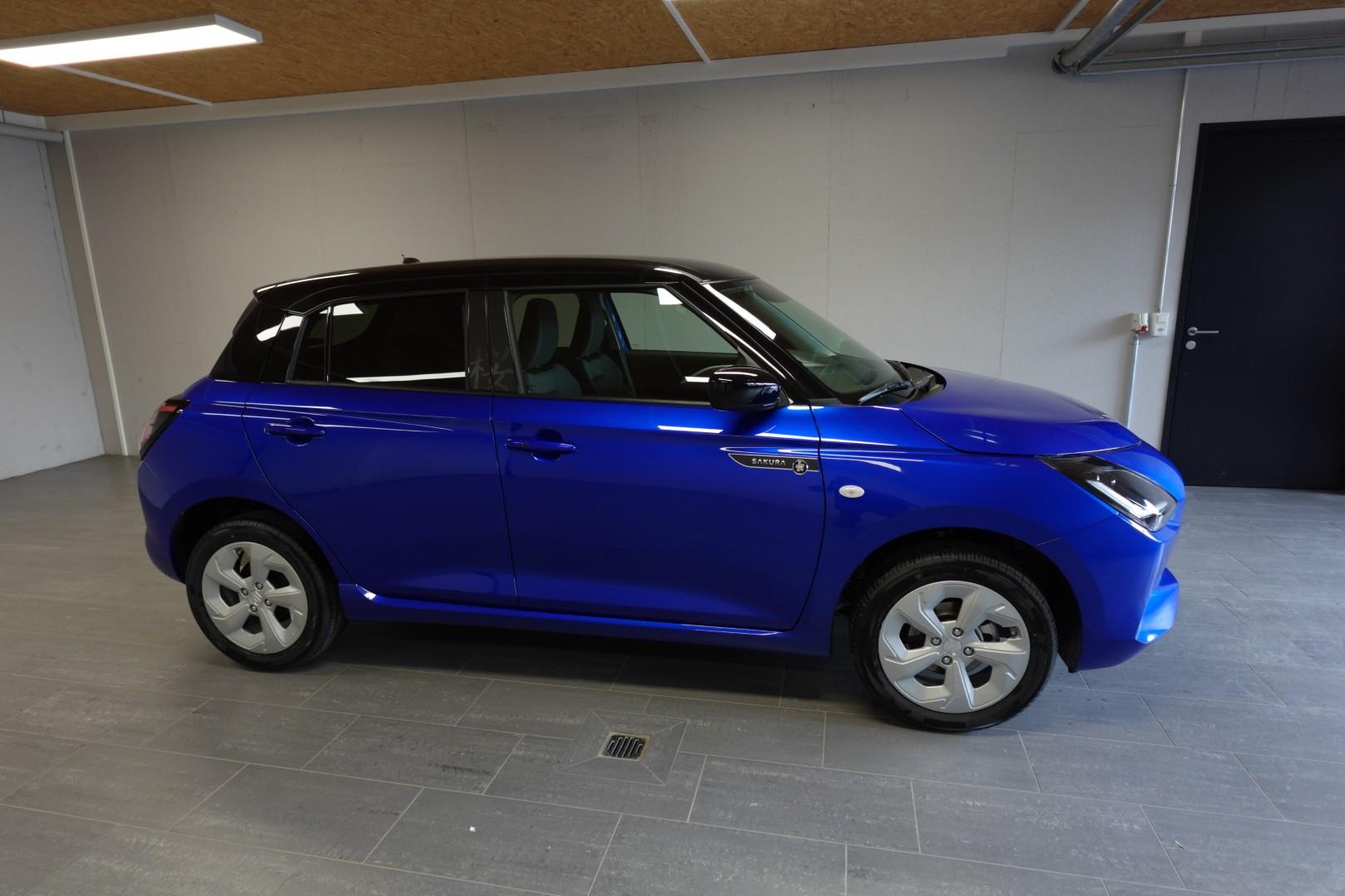 SUZUKI Swift 1.2 Sakura Hybrid 4x4-image-4