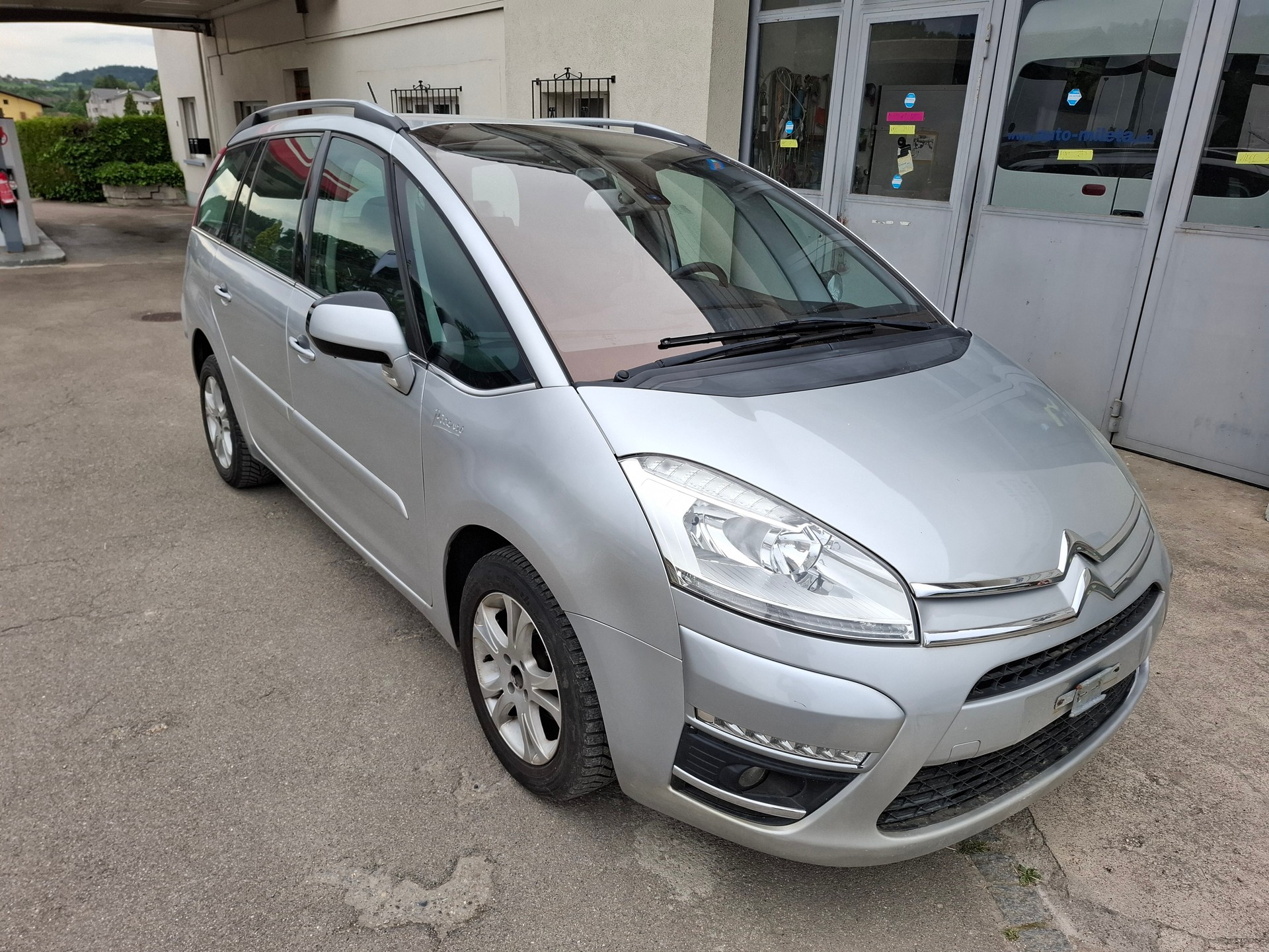 CITROEN Grand C4 Picasso 1.6i 16V Attraction-image-1