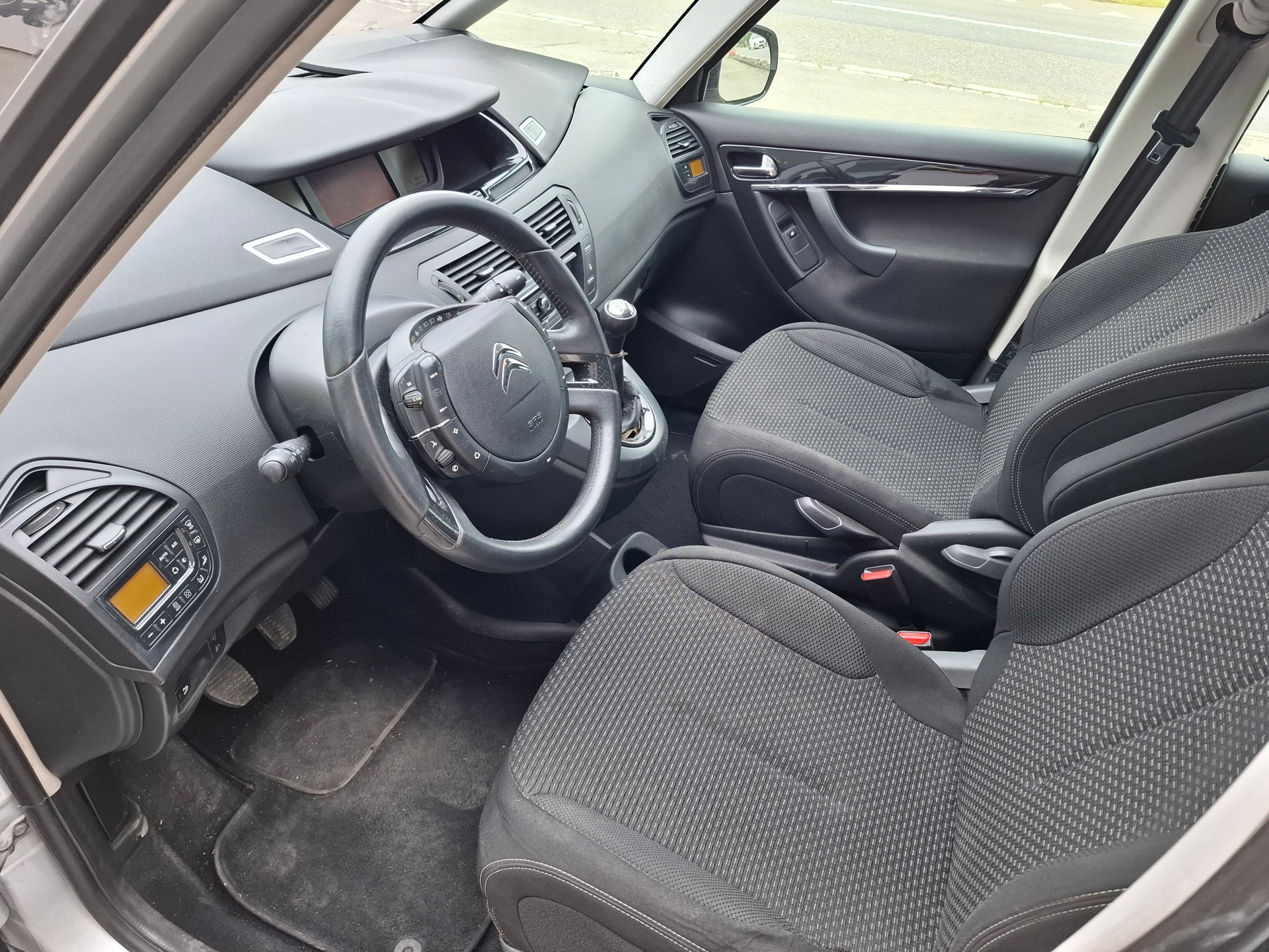CITROEN Grand C4 Picasso 1.6i 16V Attraction-image-10