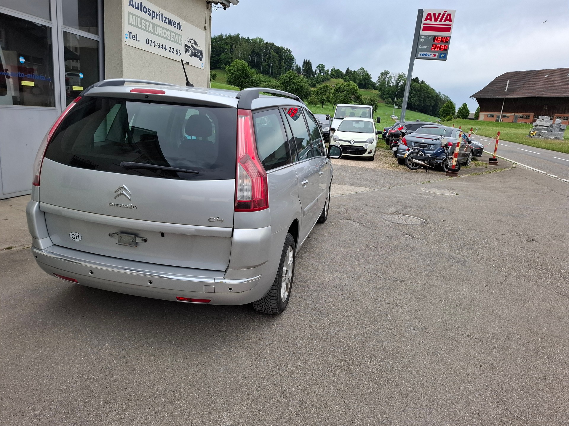 CITROEN Grand C4 Picasso 1.6i 16V Attraction-image-0