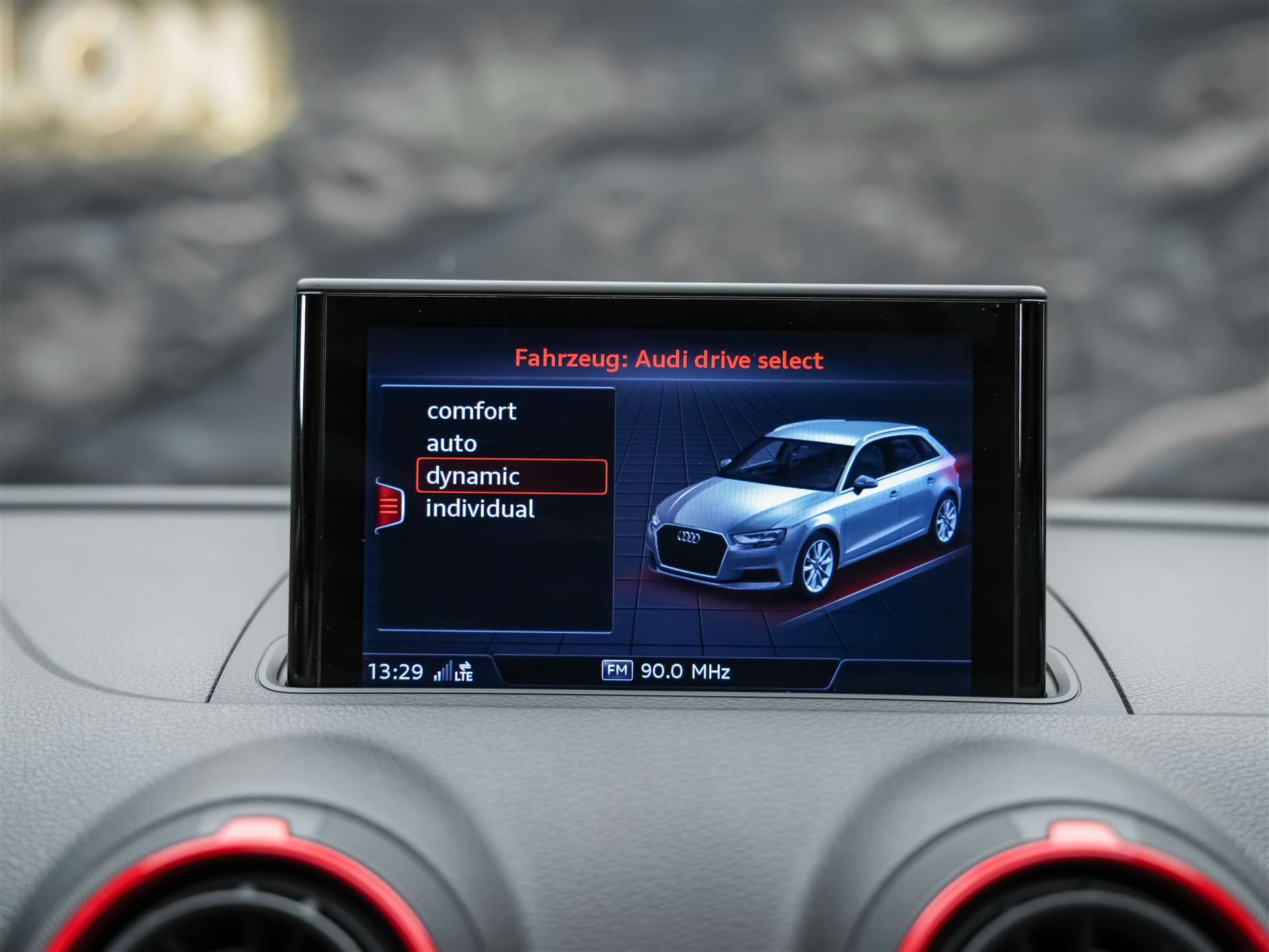 AUDI RS3 Sportback 2.5 TSI quattro S-tronic *Panorama*Eventuri*Maxton*KW*-image-32