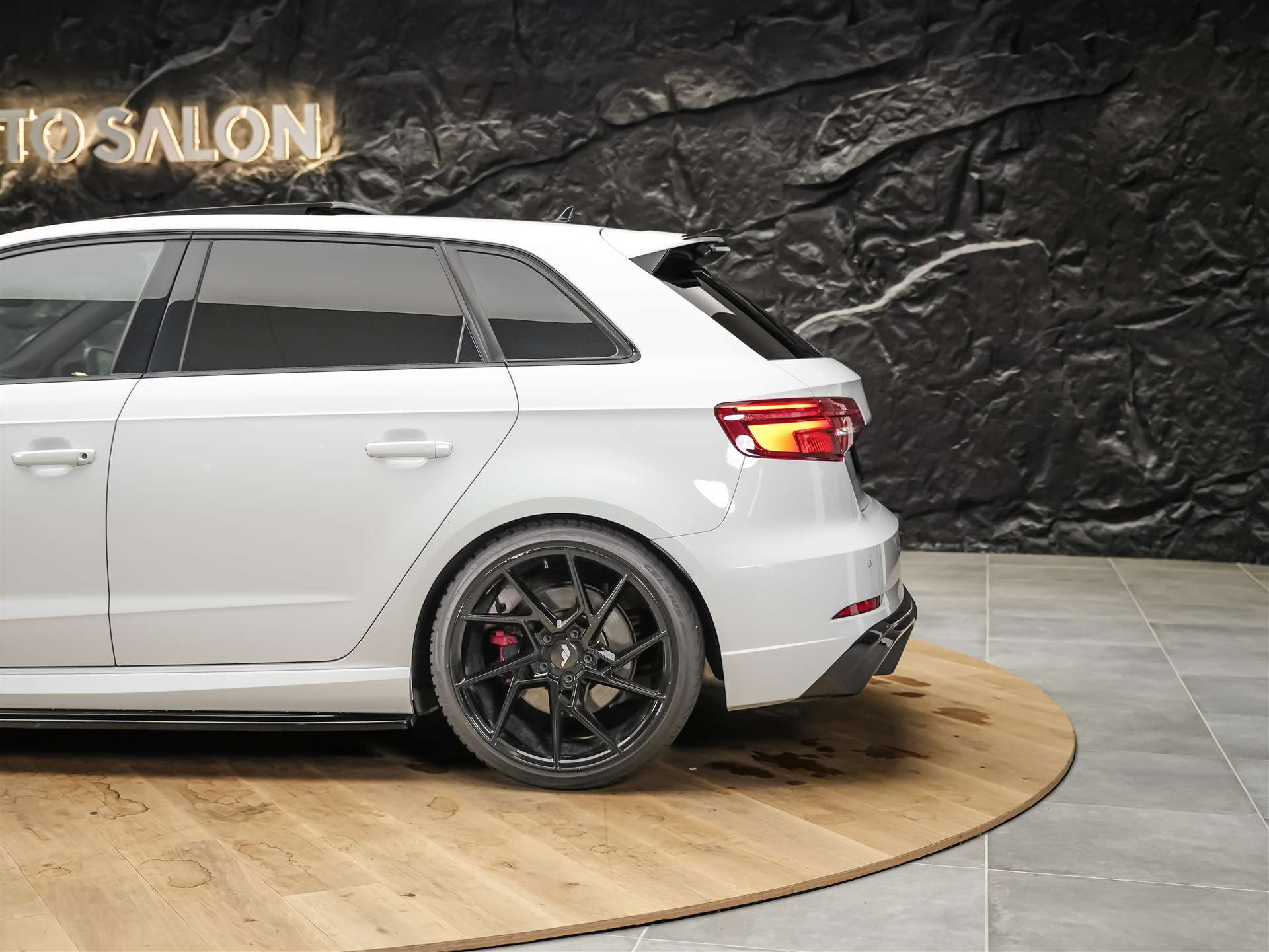 AUDI RS3 Sportback 2.5 TSI quattro S-tronic *Panorama*Eventuri*Maxton*KW*-image-17