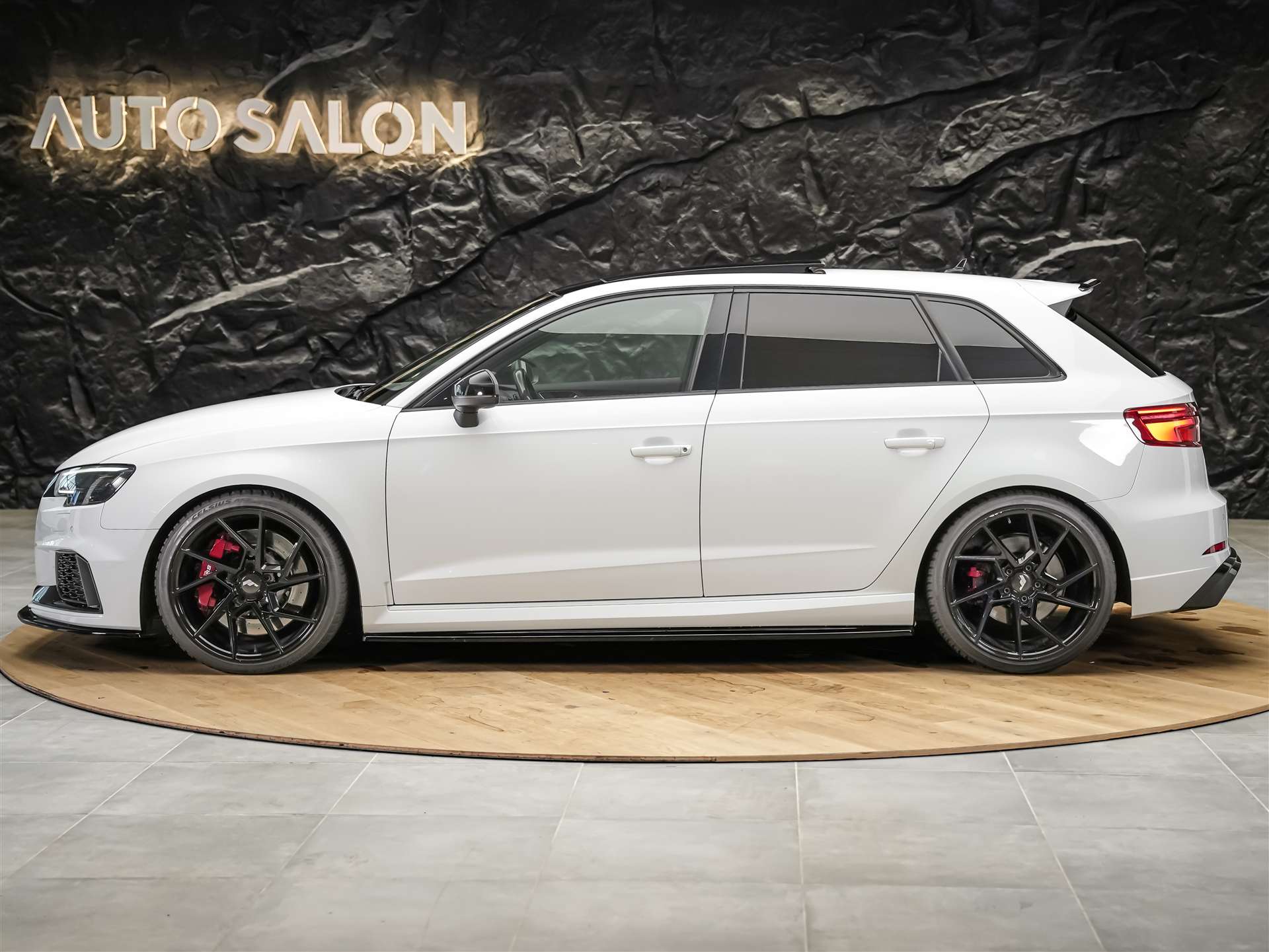 AUDI RS3 Sportback 2.5 TSI quattro S-tronic *Panorama*Eventuri*Maxton*KW*-image-1