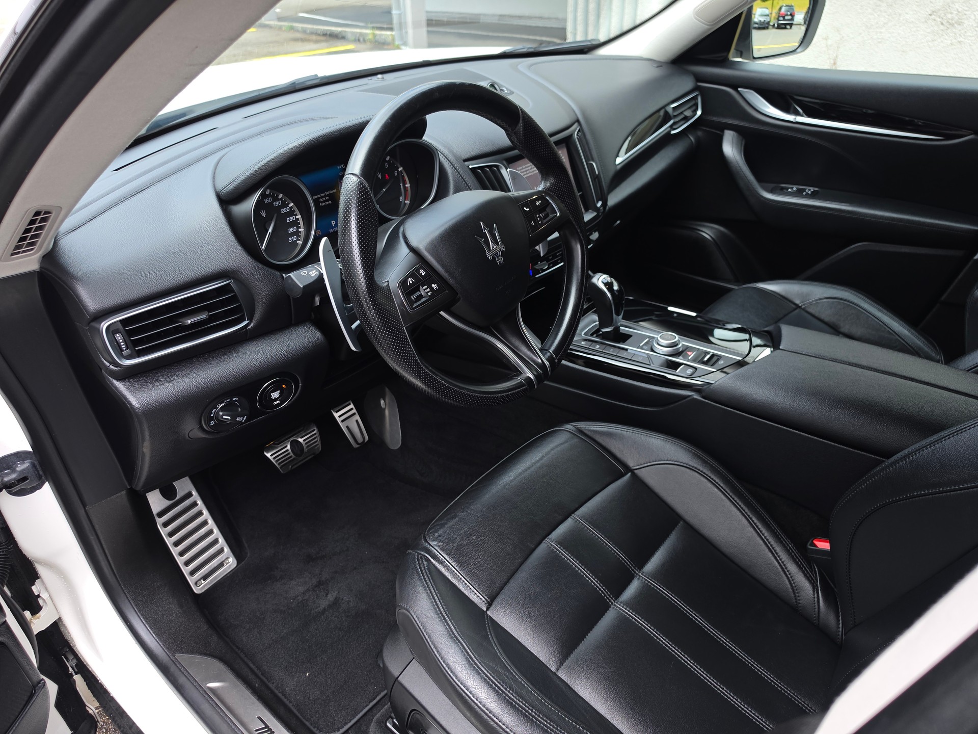MASERATI Levante S 3.0V6 GranSport-image-8