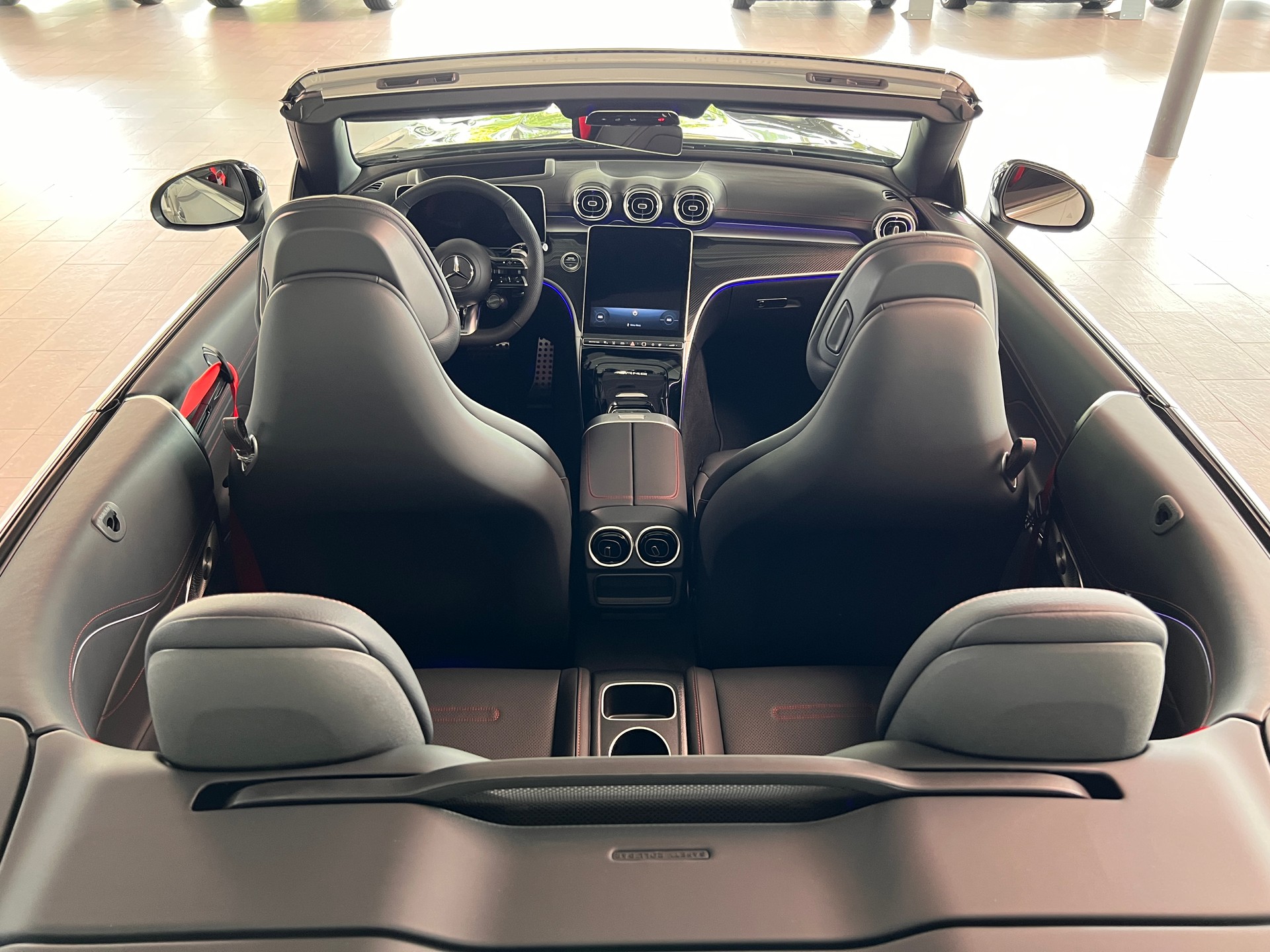 MERCEDES-BENZ CLE AMG 53 Cabrio 4Matic+ 9G-Tronic-image-9