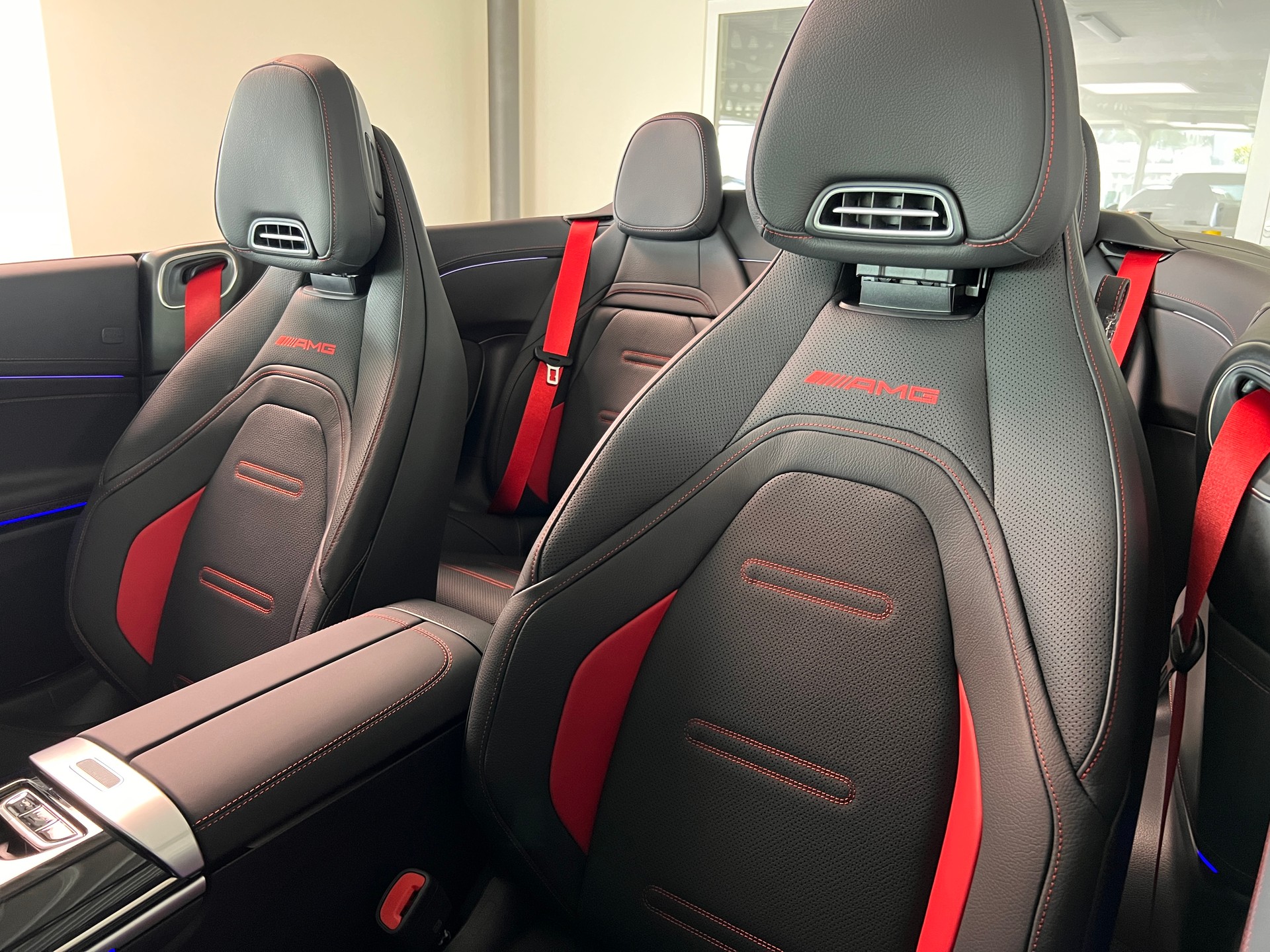 MERCEDES-BENZ CLE AMG 53 Cabrio 4Matic+ 9G-Tronic-image-11