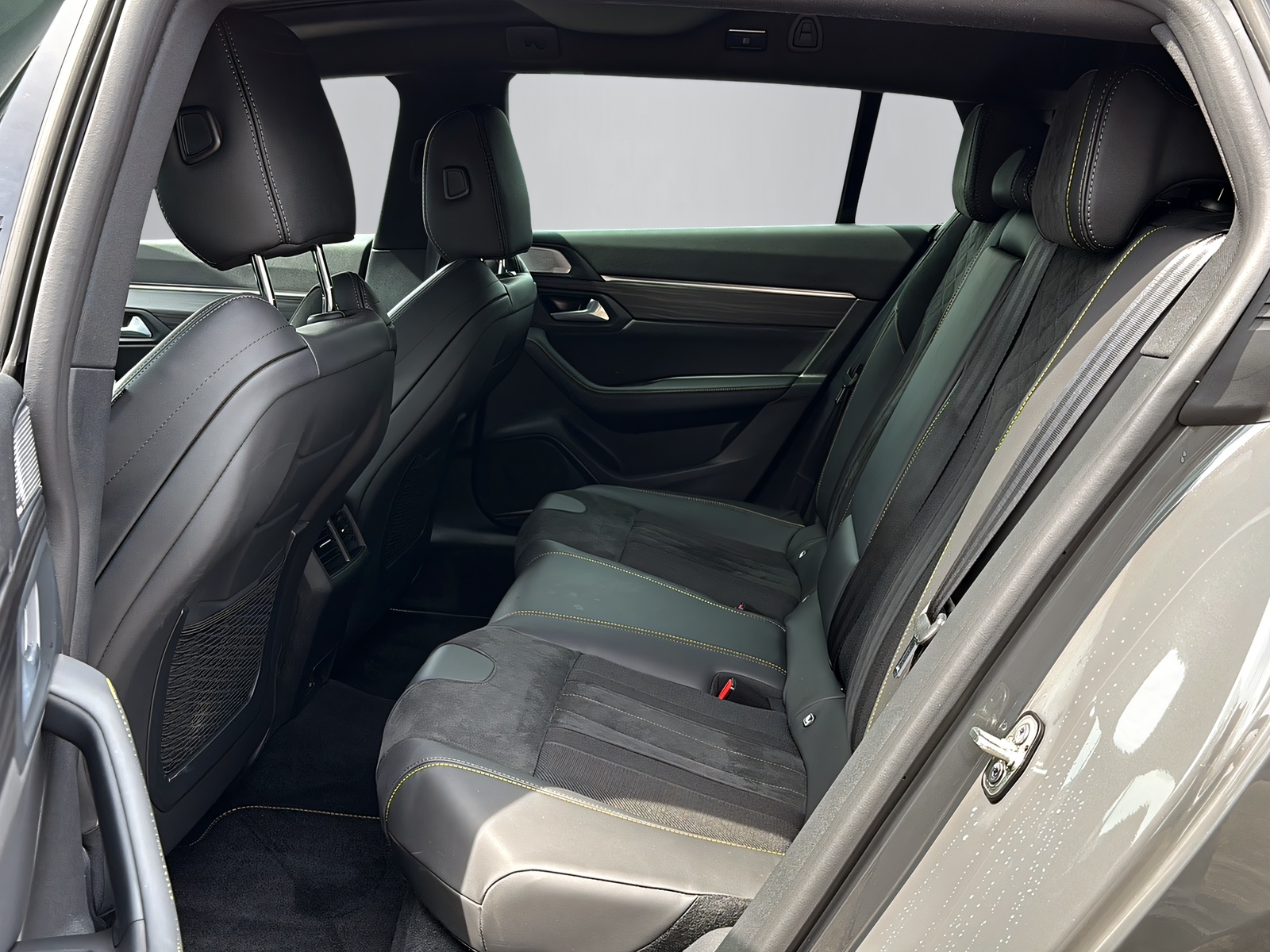 PEUGEOT 508 SW 1.6 Plug-in Hybrid4 PSE-image-6