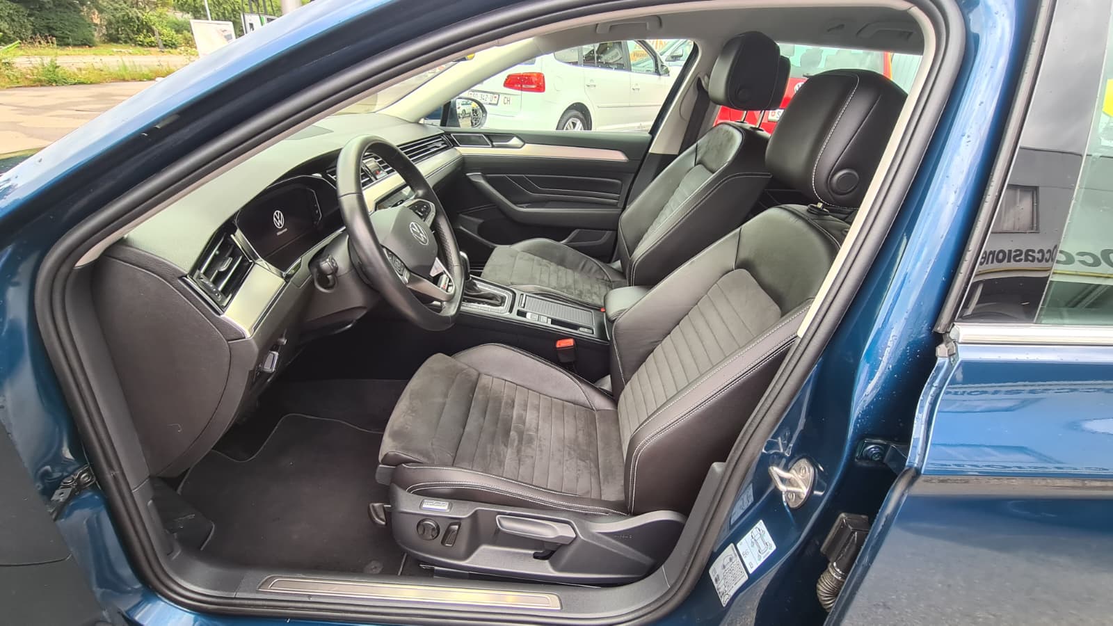 VW Passat 2.0 TDI BMT Elegance 4Motion DSG ** Alcantara-Leder ** Gr.Navi ** RF-Kamera ** Abstandsreglungsysteme ** Modell 2022-image-17