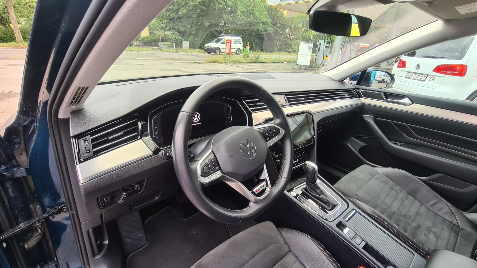 VW Passat 2.0 TDI BMT Elegance 4Motion DSG ** Alcantara-Leder ** Gr.Navi ** RF-Kamera ** Abstandsreglungsysteme ** Modell 2022-image-16