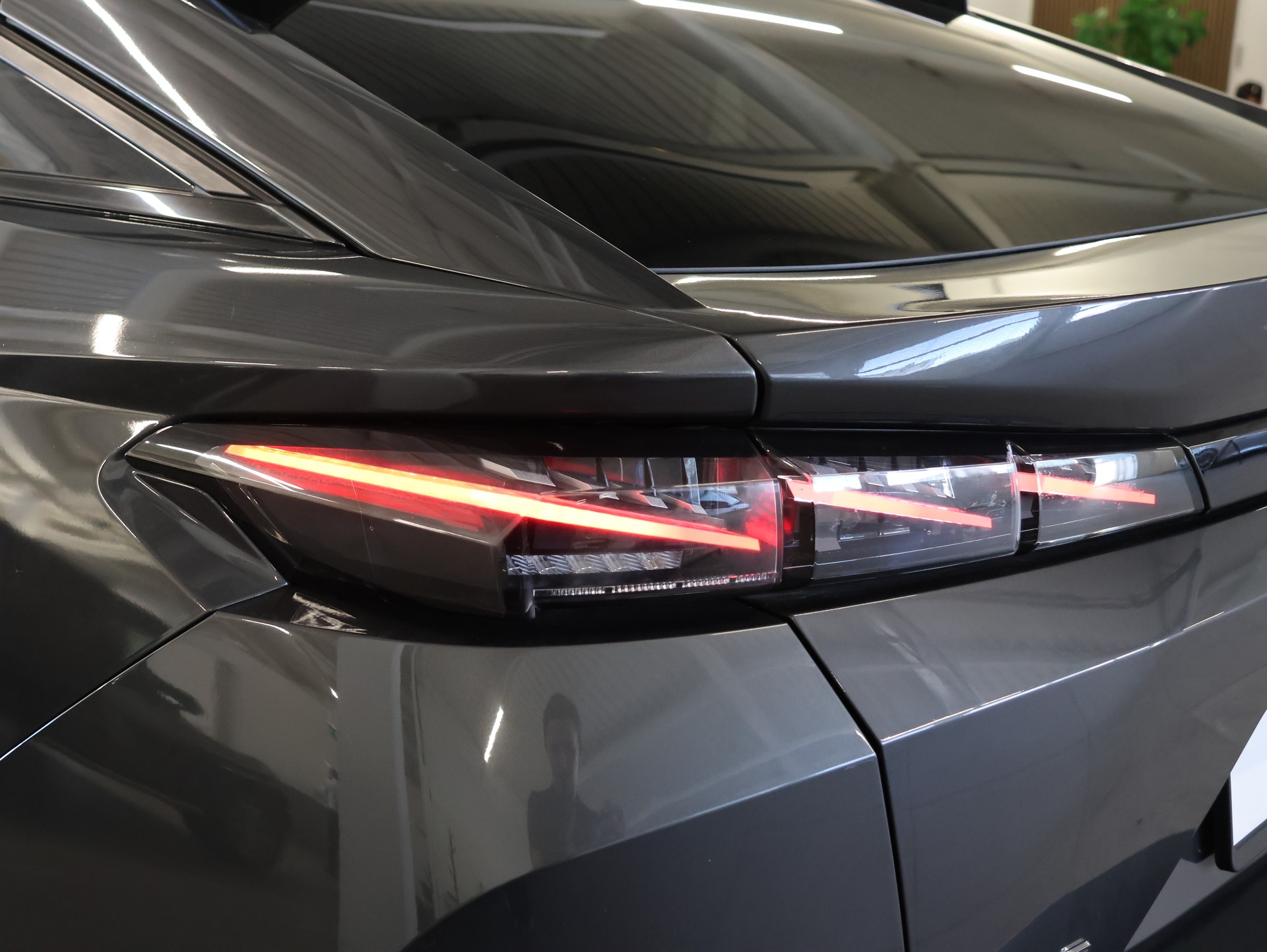 PEUGEOT 408 1.6 PHEV 225 Allure Pack *Rückfahrkamera* Sitzheizung*-image-6