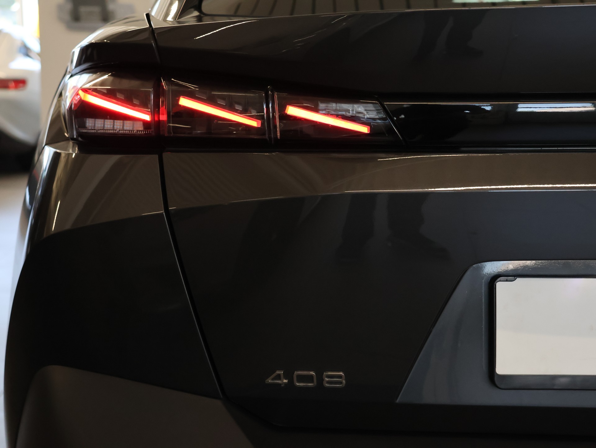 PEUGEOT 408 1.6 PHEV 225 Allure Pack *Rückfahrkamera* Sitzheizung*-image-9