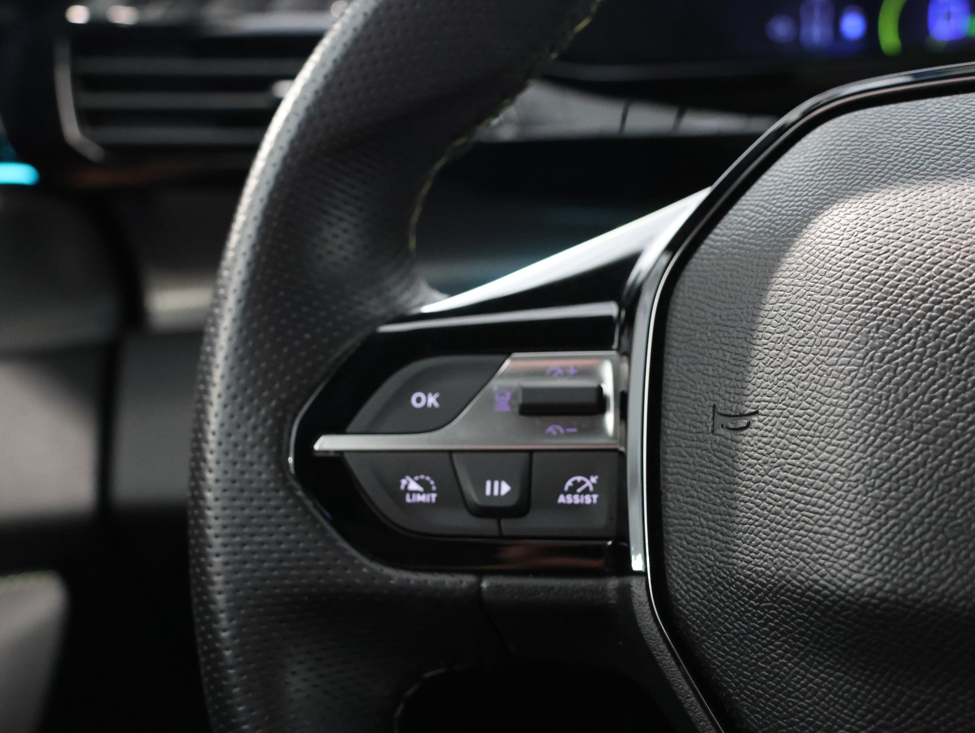 PEUGEOT 408 1.6 PHEV 225 Allure Pack *Rückfahrkamera* Sitzheizung*-image-16